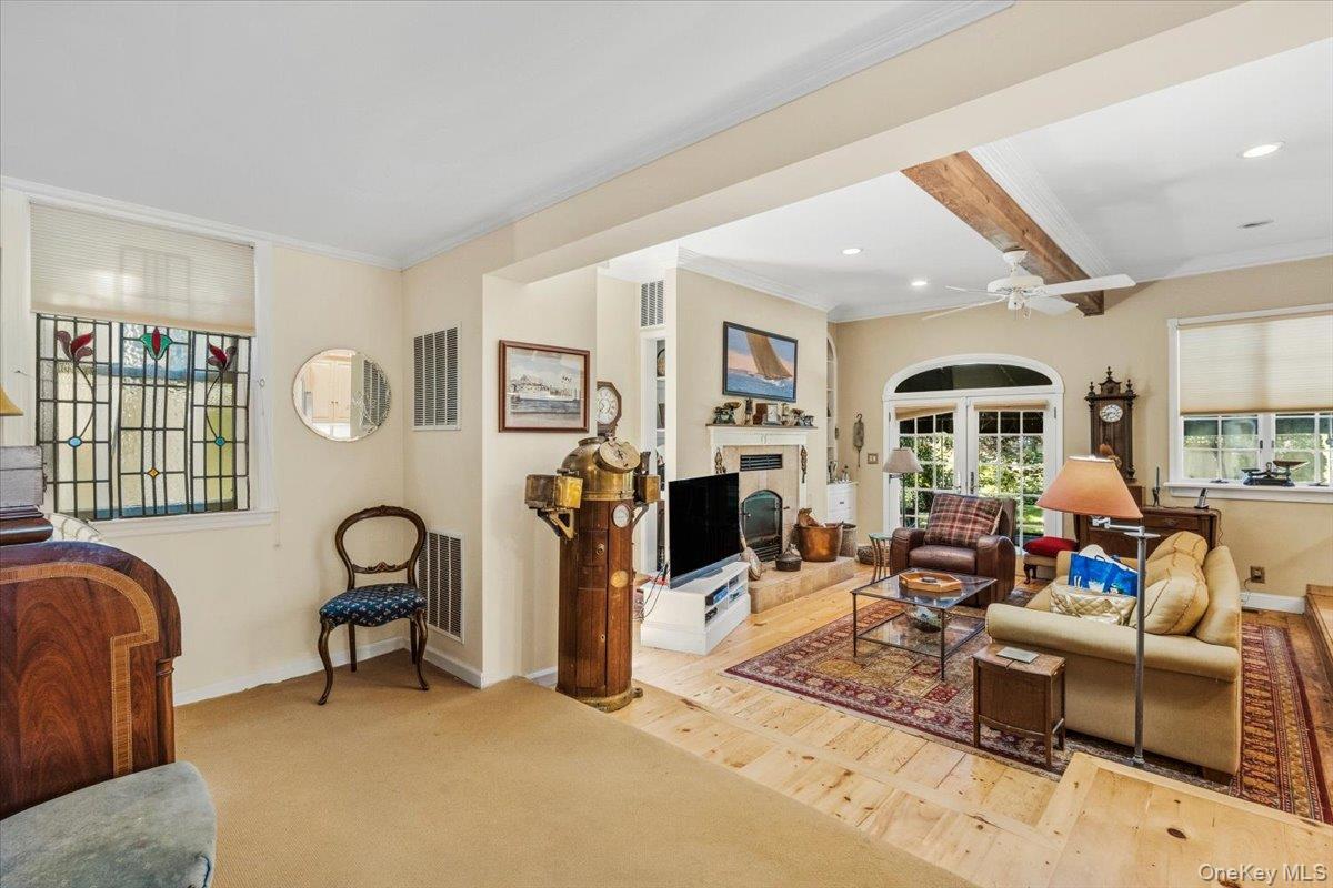 Single Family Stuart Avenue  Suffolk County, NY 11702, MLS-1045695-6