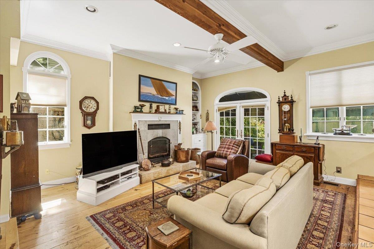 Single Family Stuart Avenue  Suffolk County, NY 11702, MLS-1045695-8