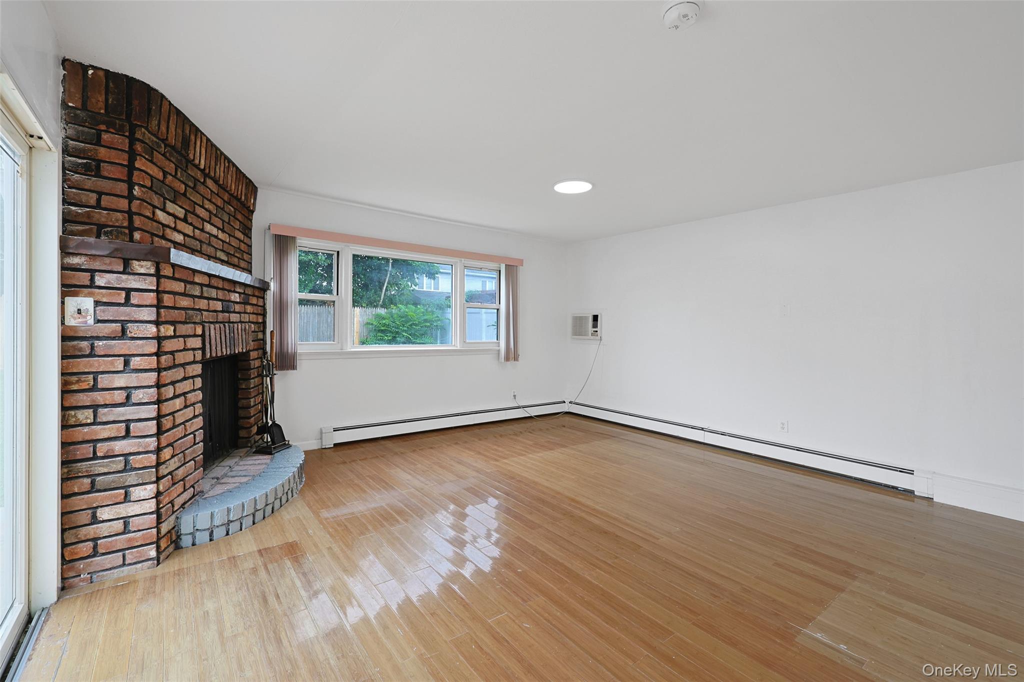 Single Family Lantern Road Nassau County, NY 11801, MLS-1045710-10