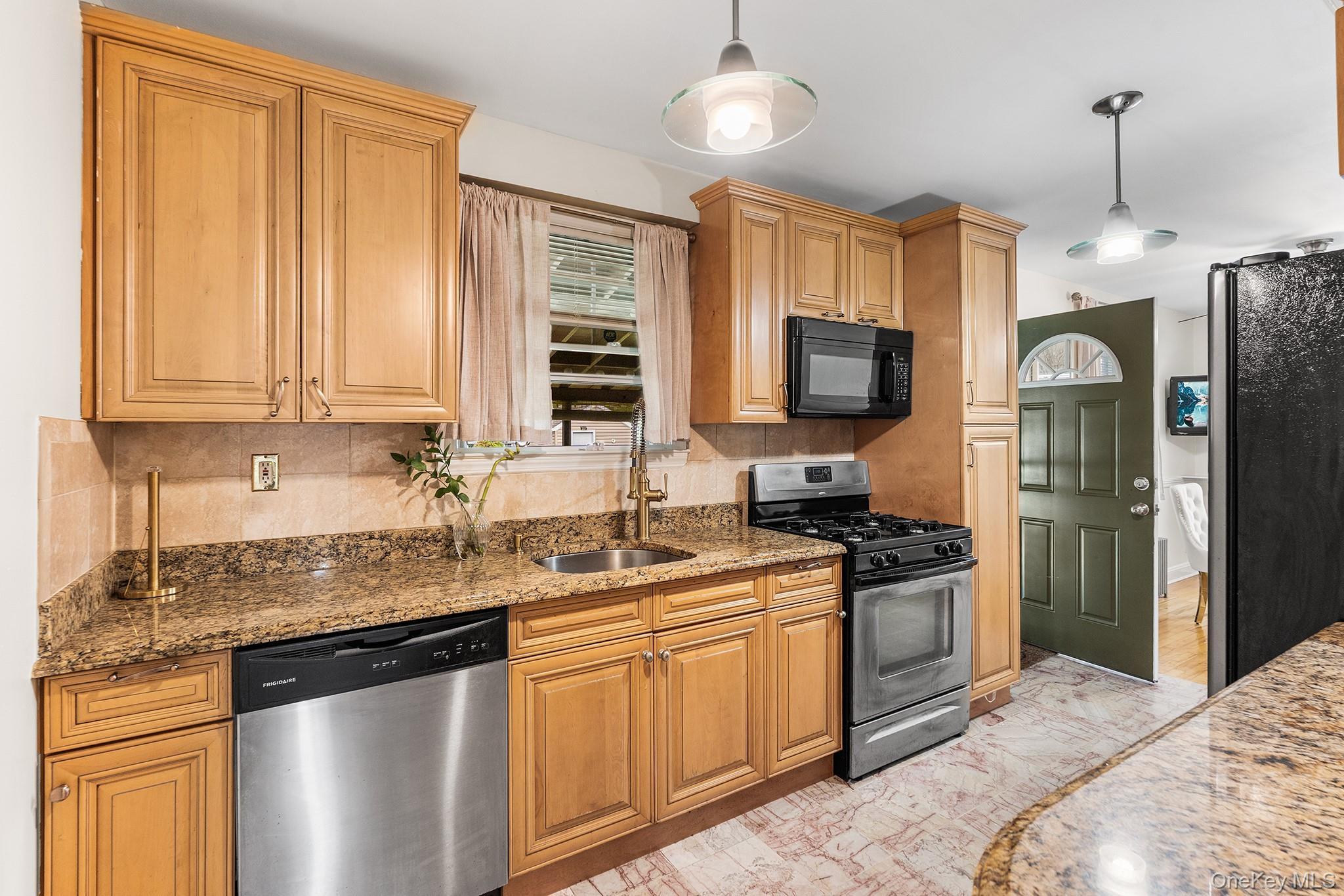 Single Family Charter Court Nassau County, NY 11553, MLS-1045726-11