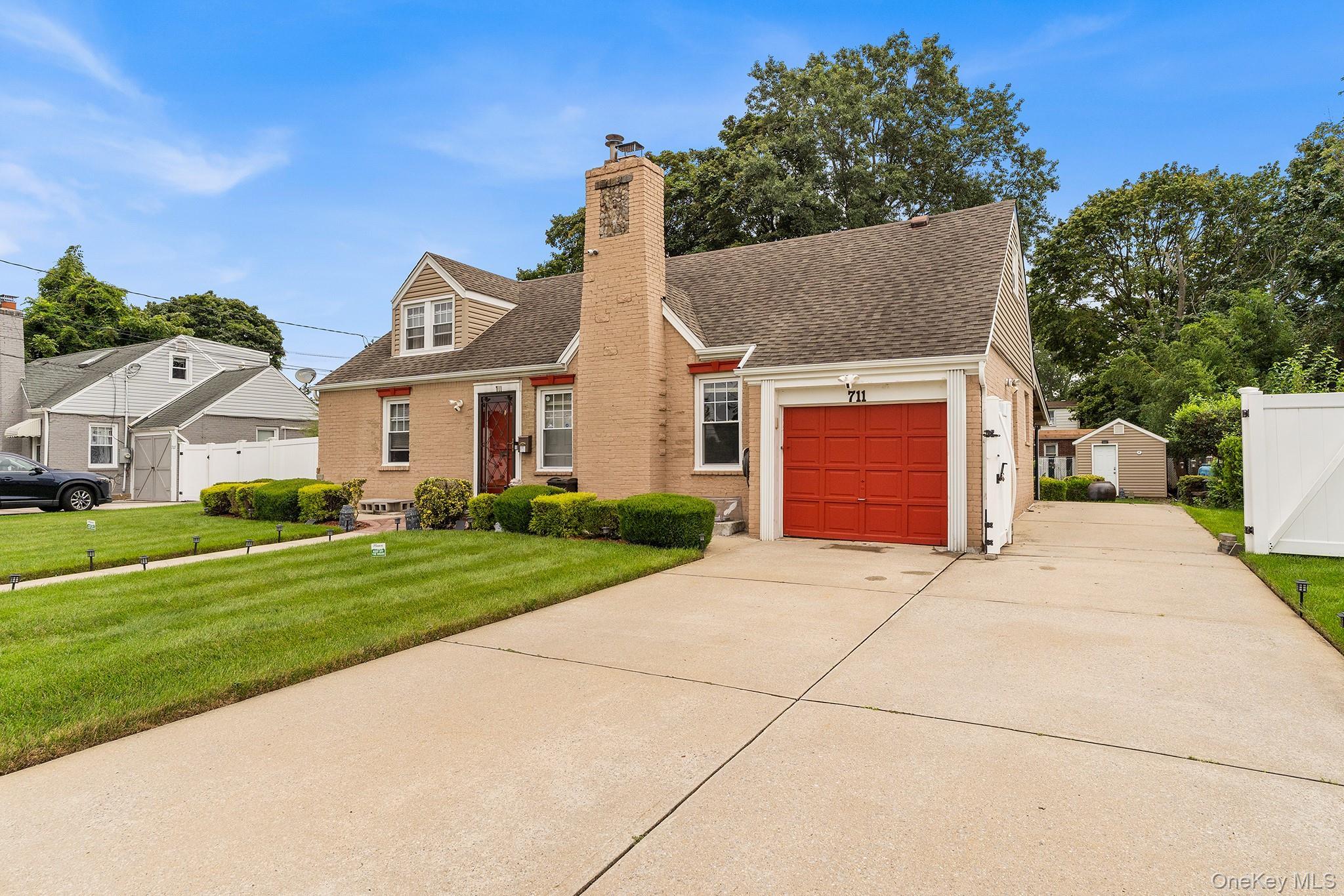 Single Family Charter Court Nassau County, NY 11553, MLS-1045726-3