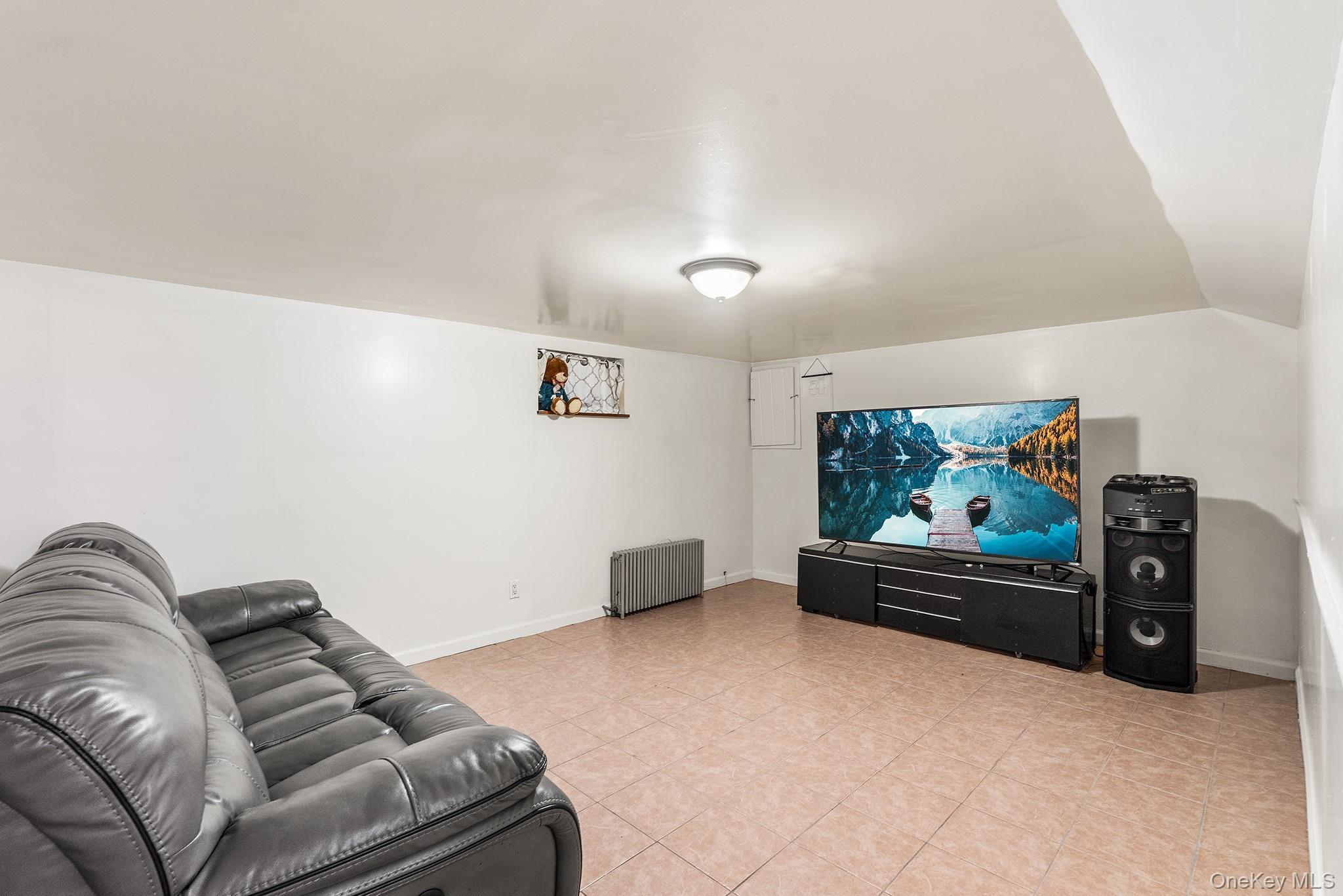 Single Family Charter Court Nassau County, NY 11553, MLS-1045726-30
