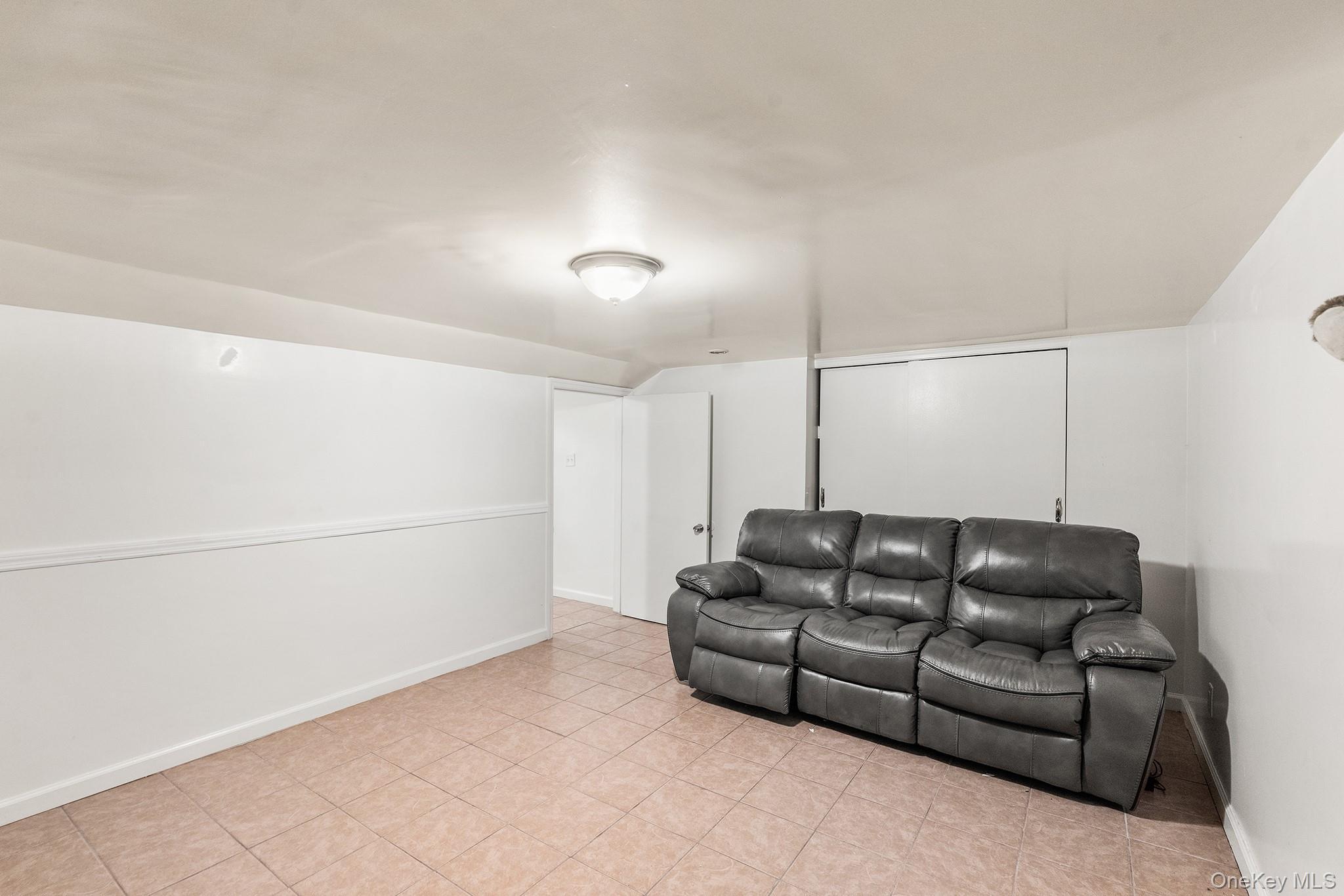 Single Family Charter Court Nassau County, NY 11553, MLS-1045726-32