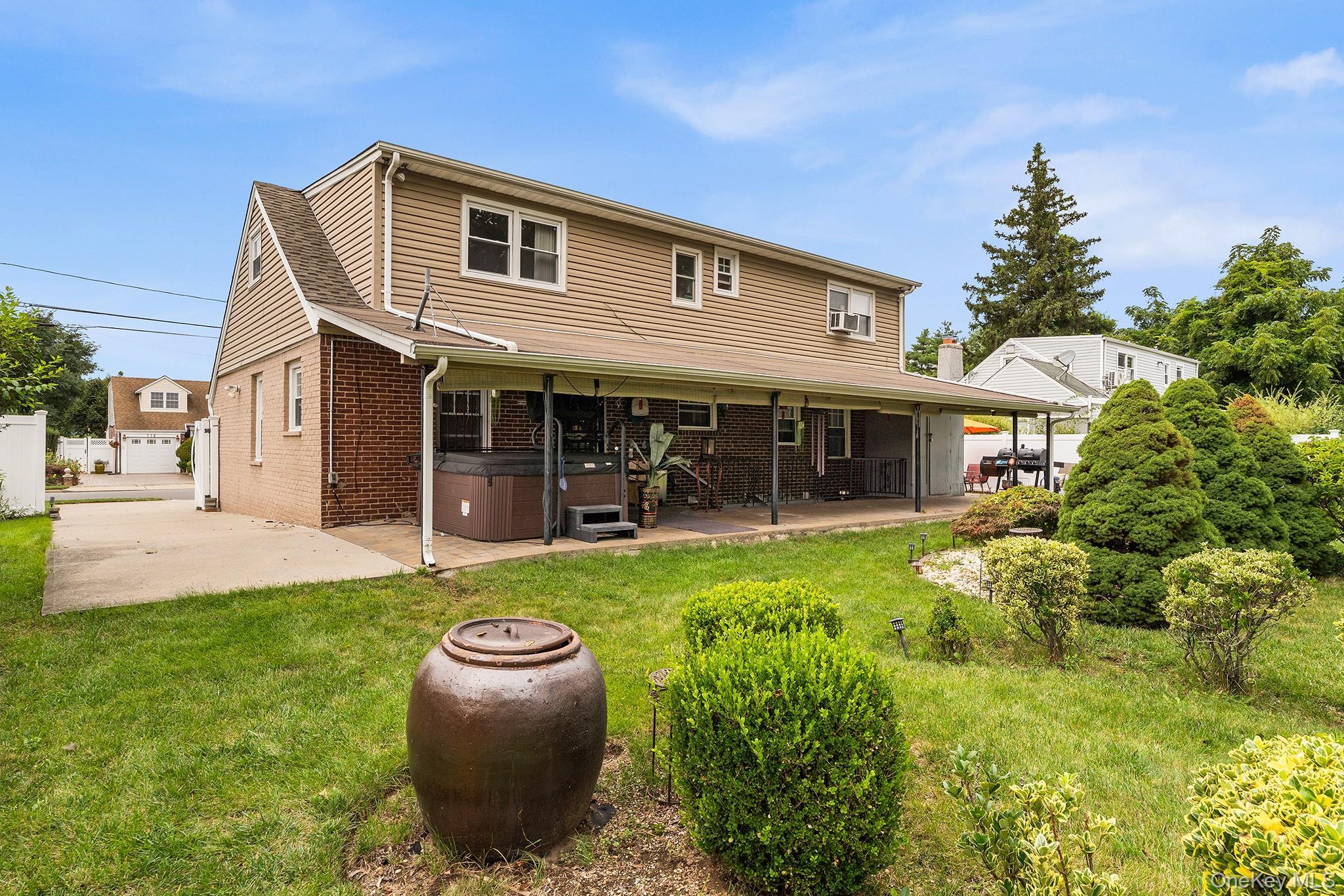 Single Family Charter Court Nassau County, NY 11553, MLS-1045726-38