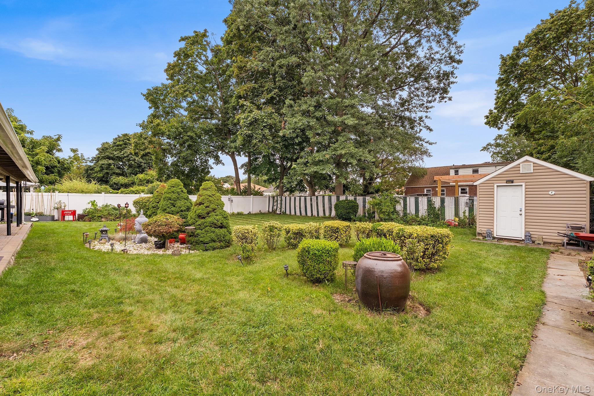 Single Family Charter Court Nassau County, NY 11553, MLS-1045726-44