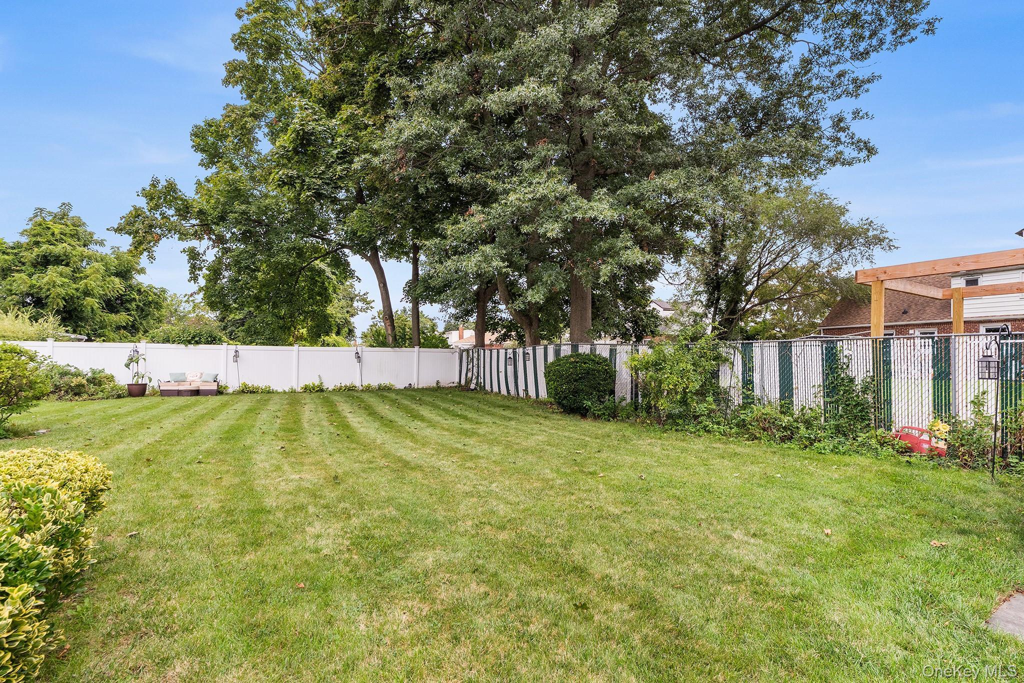 Single Family Charter Court Nassau County, NY 11553, MLS-1045726-46