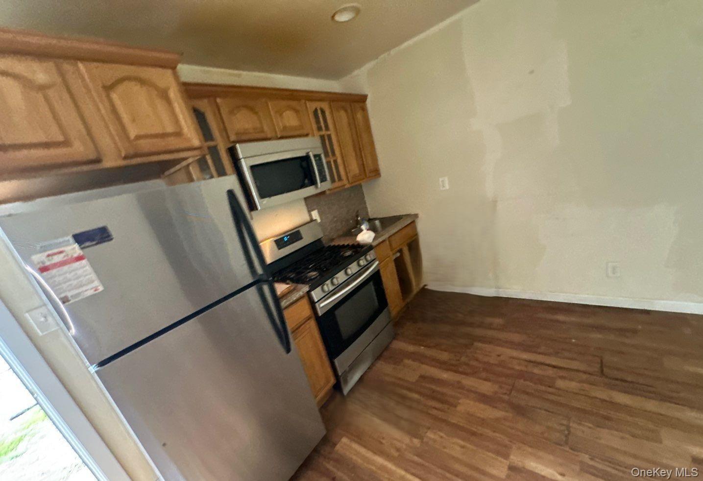 Single Family Oneill Avenue  Suffolk County, NY 11706, MLS-1045756-6
