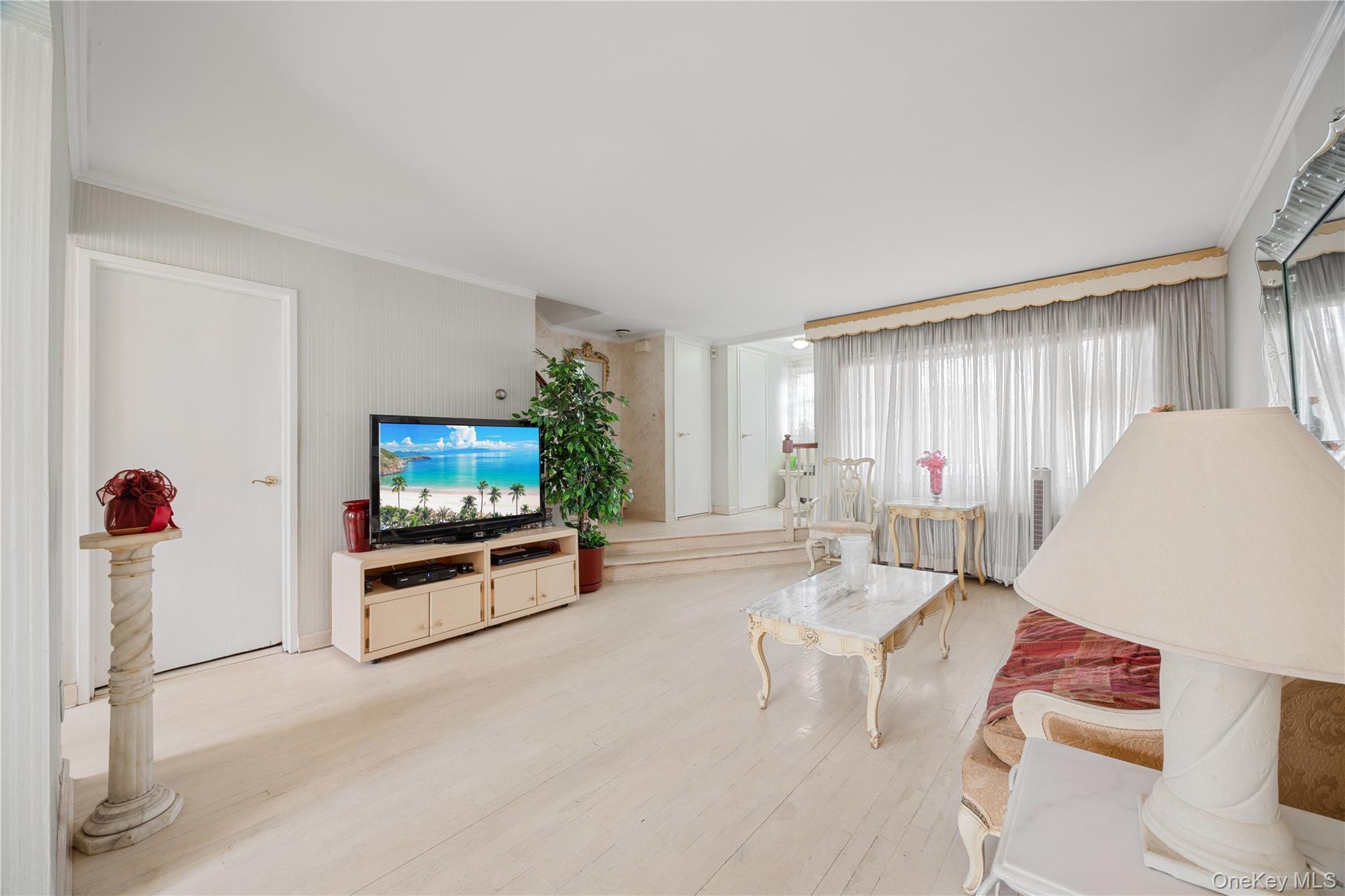 Single Family Hollywood Avenue  Bronx, NY 10465, MLS-1045765-10