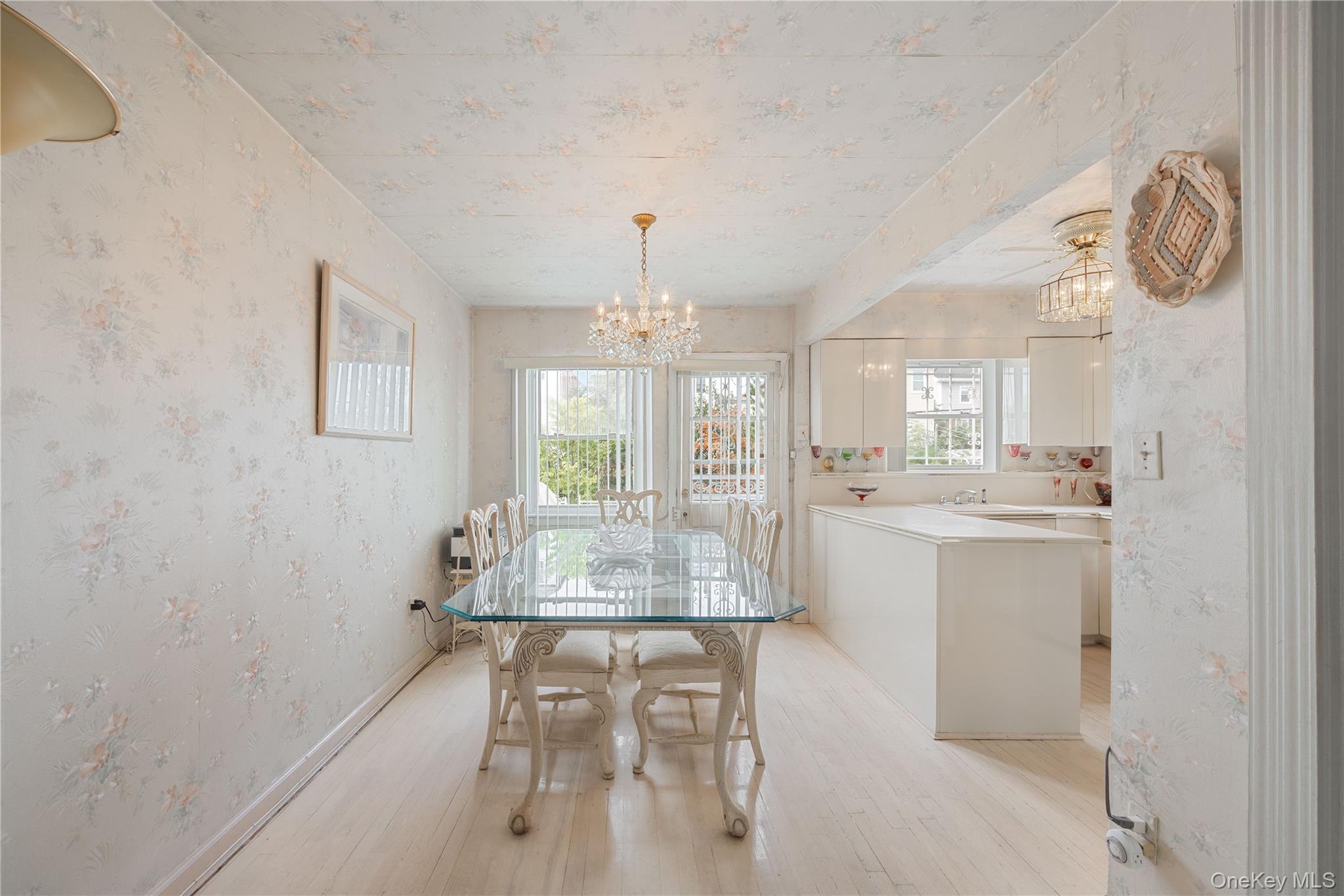 Single Family Hollywood Avenue  Bronx, NY 10465, MLS-1045765-11