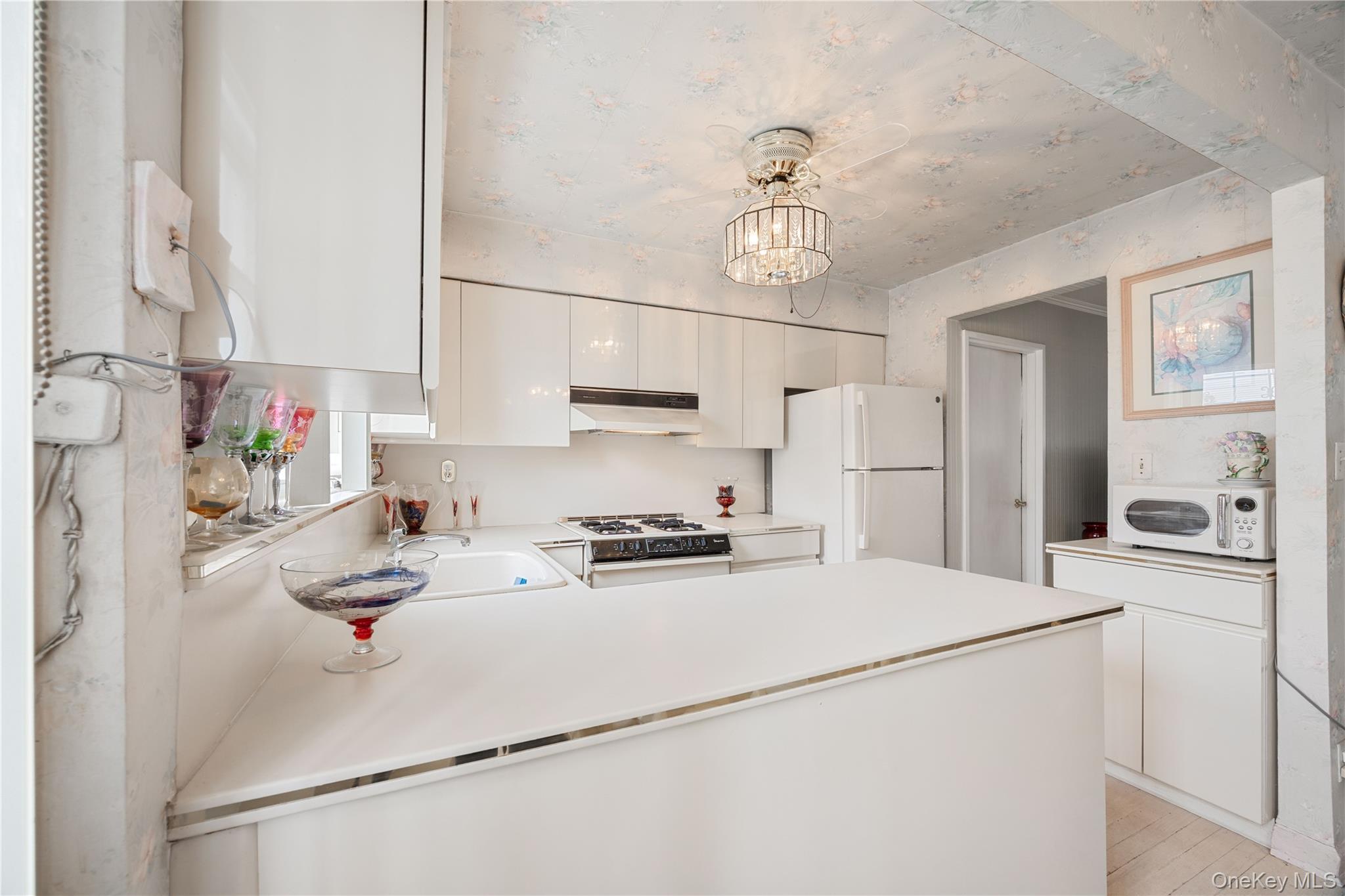 Single Family Hollywood Avenue  Bronx, NY 10465, MLS-1045765-14