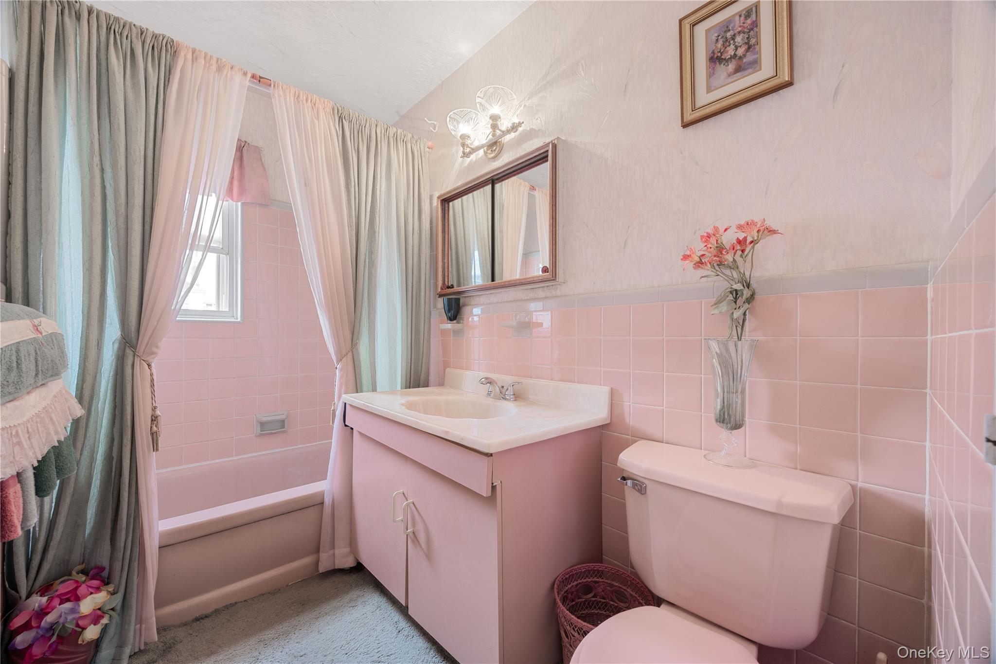 Single Family Hollywood Avenue  Bronx, NY 10465, MLS-1045765-18