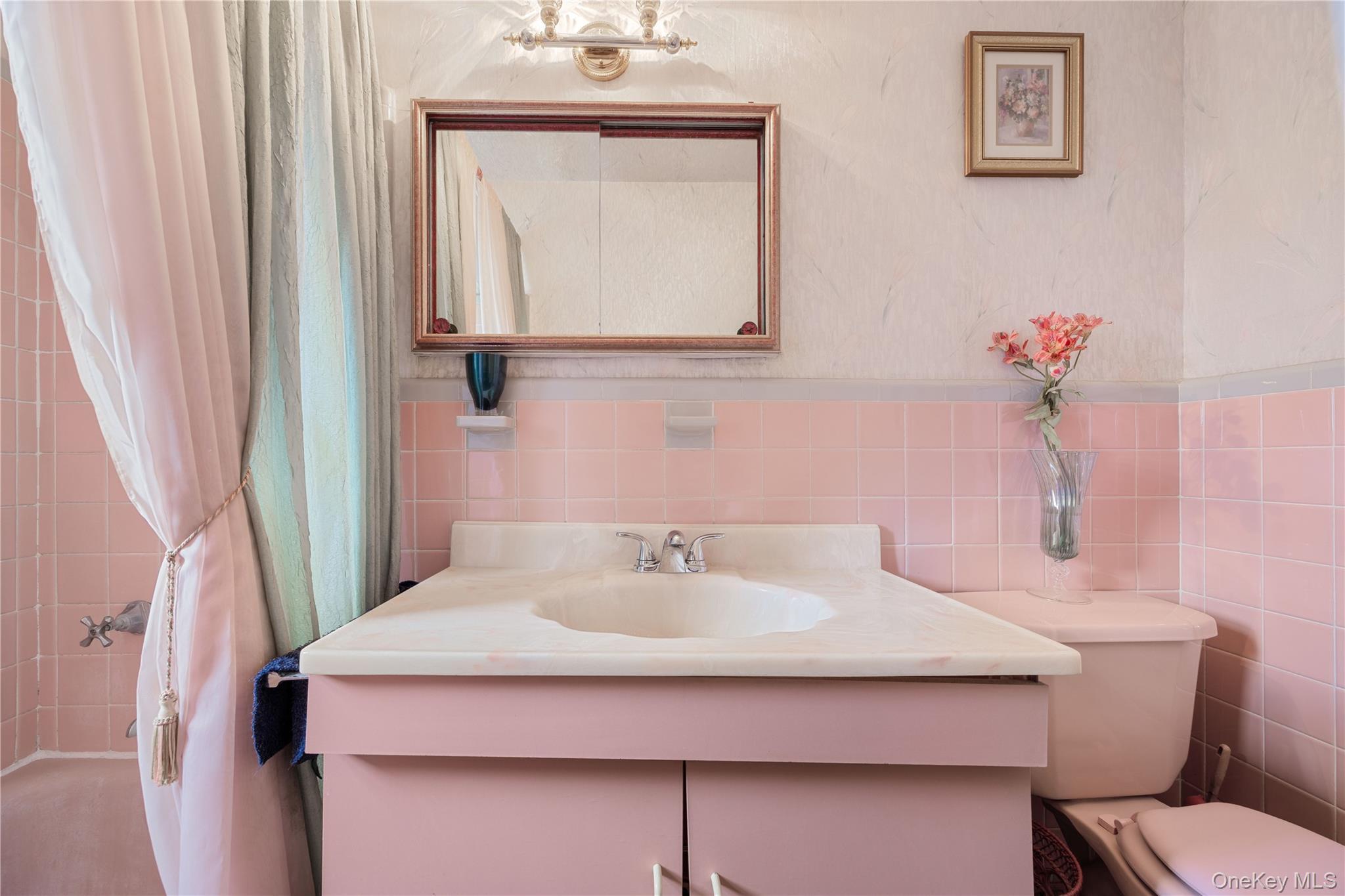 Single Family Hollywood Avenue  Bronx, NY 10465, MLS-1045765-19