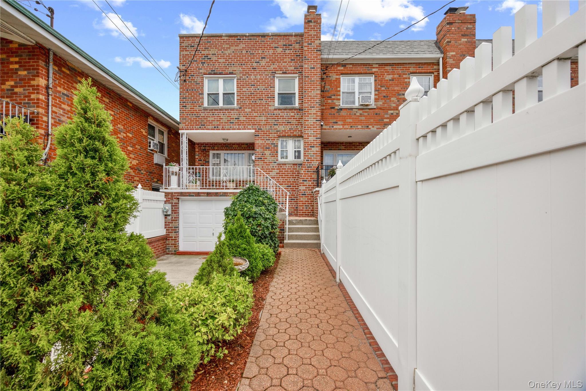 Single Family Hollywood Avenue  Bronx, NY 10465, MLS-1045765-3