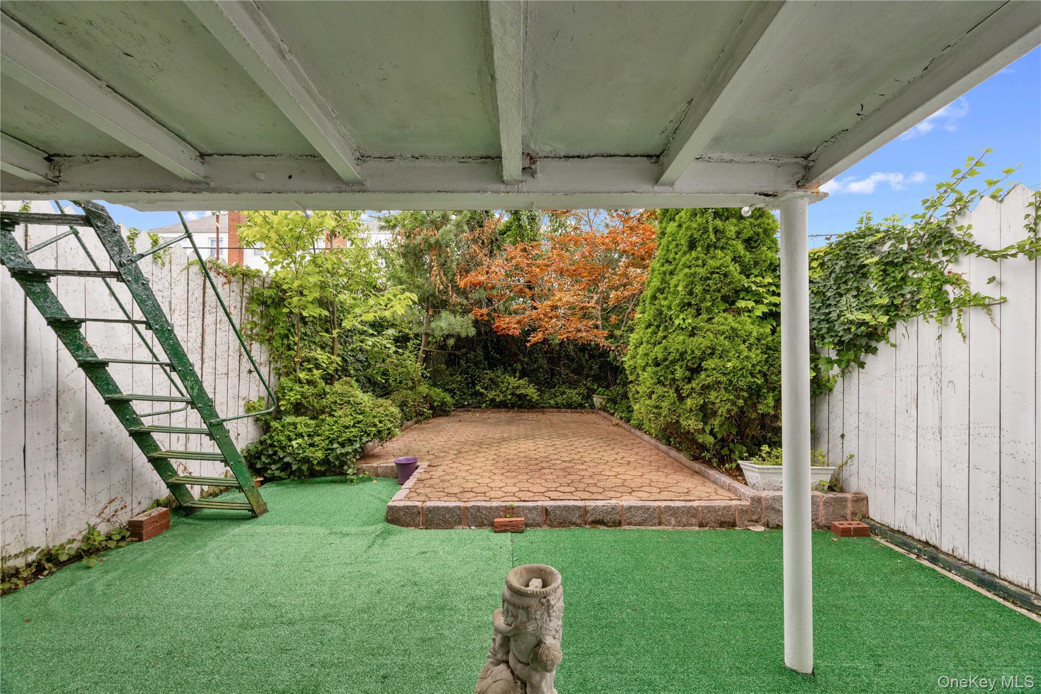 Single Family Hollywood Avenue  Bronx, NY 10465, MLS-1045765-34