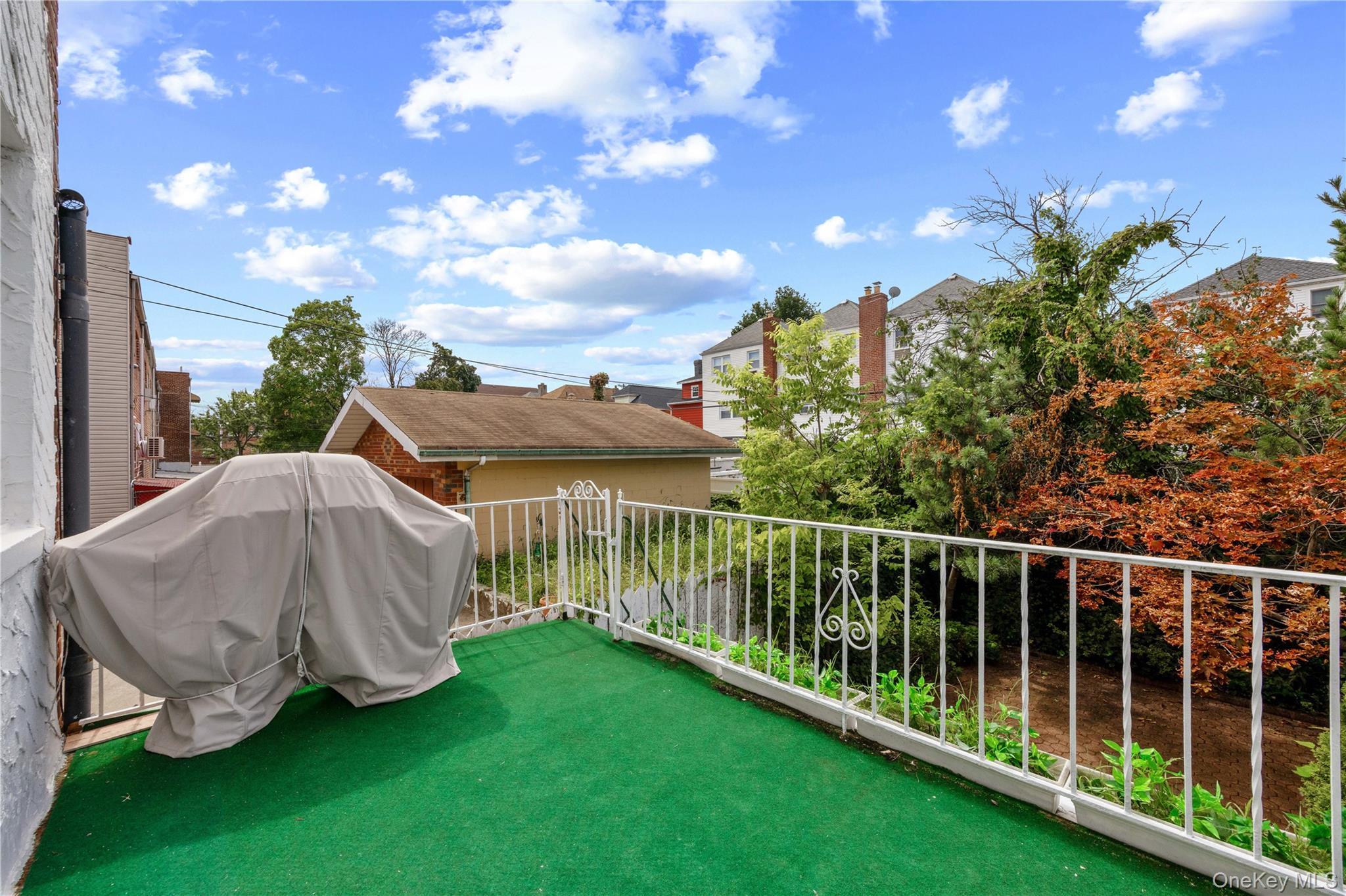 Single Family Hollywood Avenue  Bronx, NY 10465, MLS-1045765-38