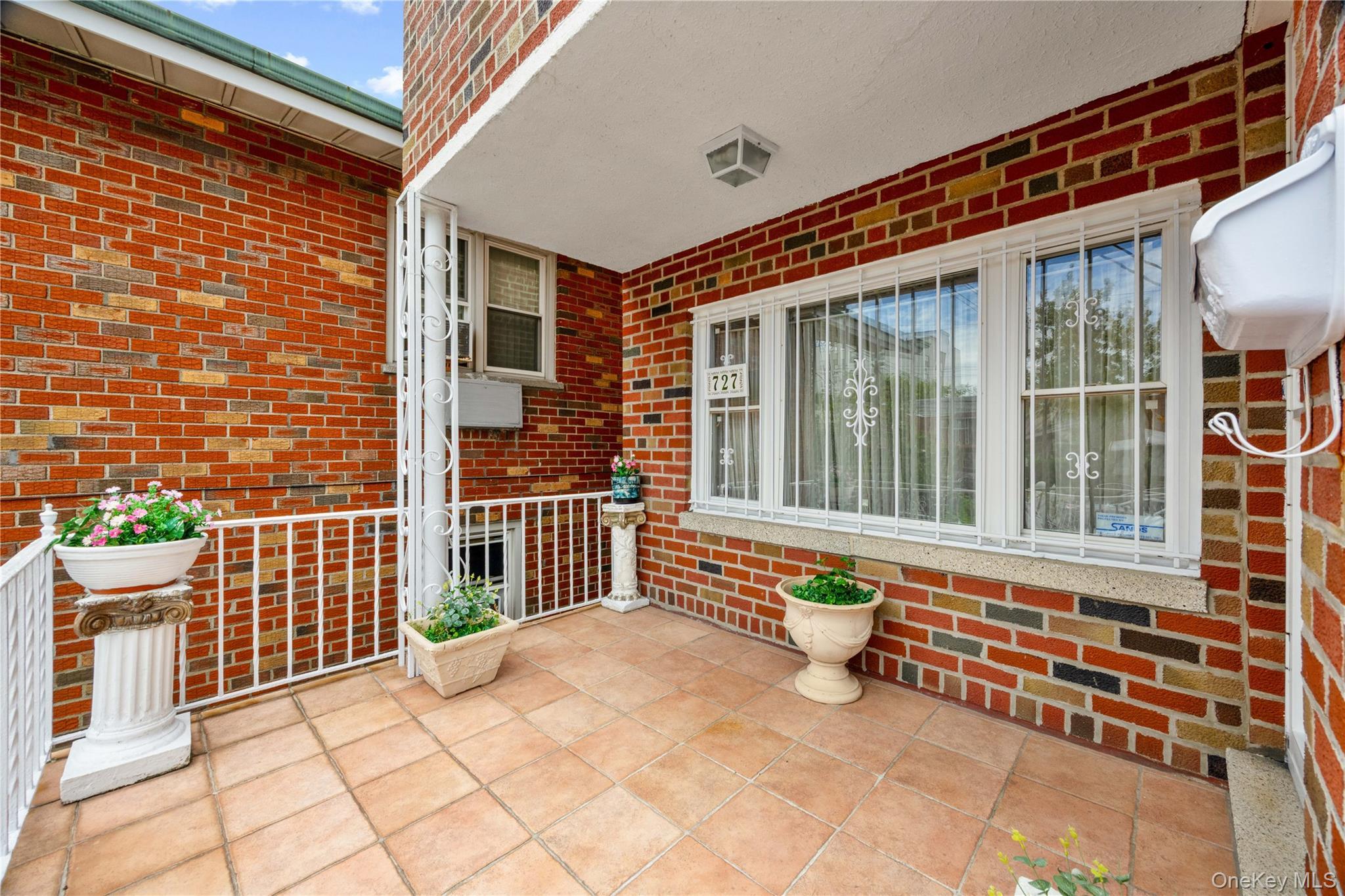 Single Family Hollywood Avenue  Bronx, NY 10465, MLS-1045765-4