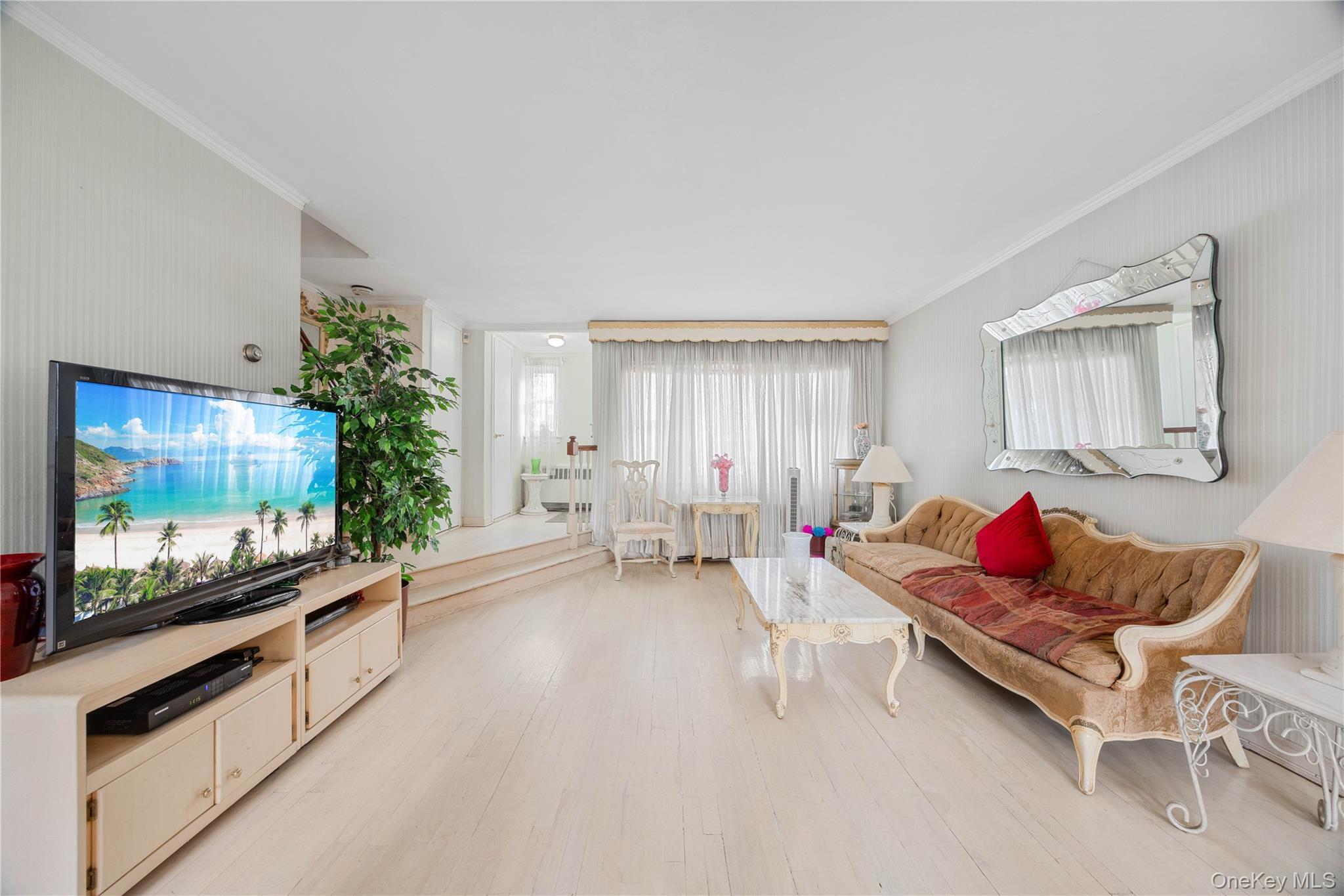 Single Family Hollywood Avenue  Bronx, NY 10465, MLS-1045765-9