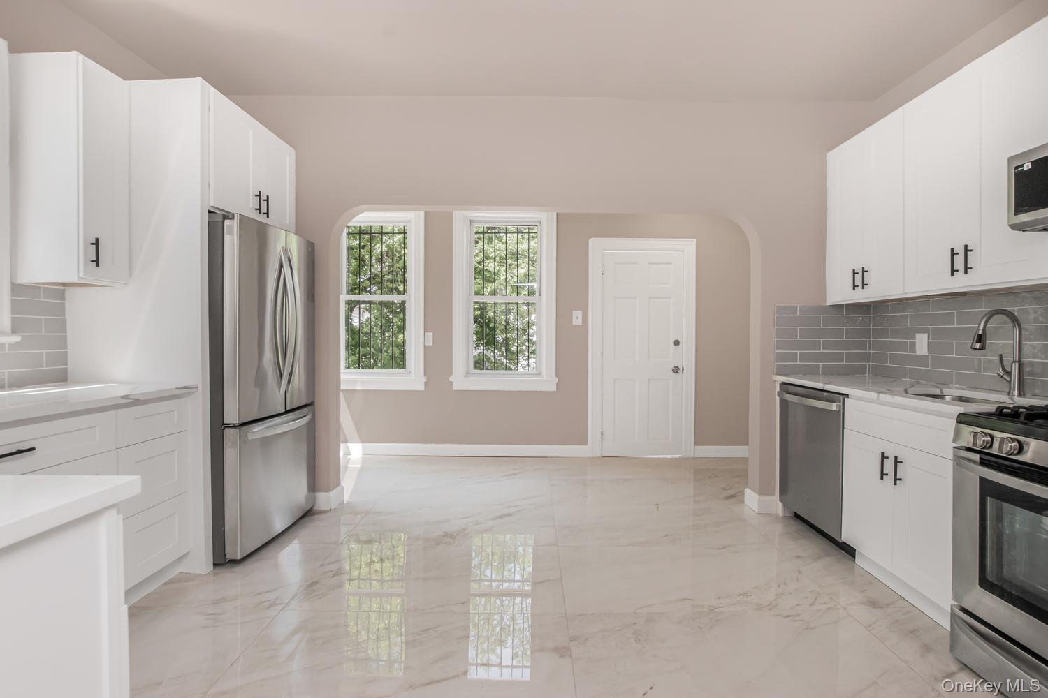 Single Family Taylor Avenue Bronx, NY 10473, MLS-1045836-2