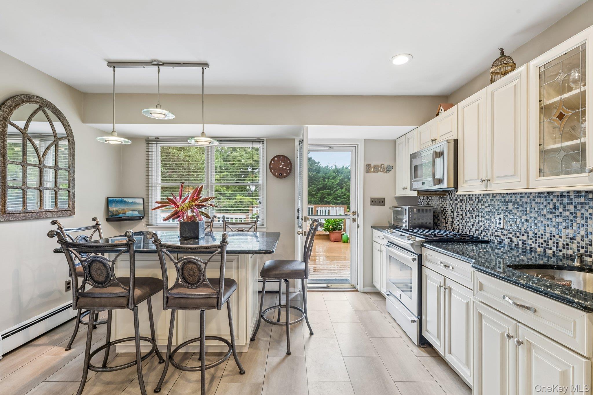 Single Family Maple Avenue  Suffolk County, NY 11772, MLS-1045857-10