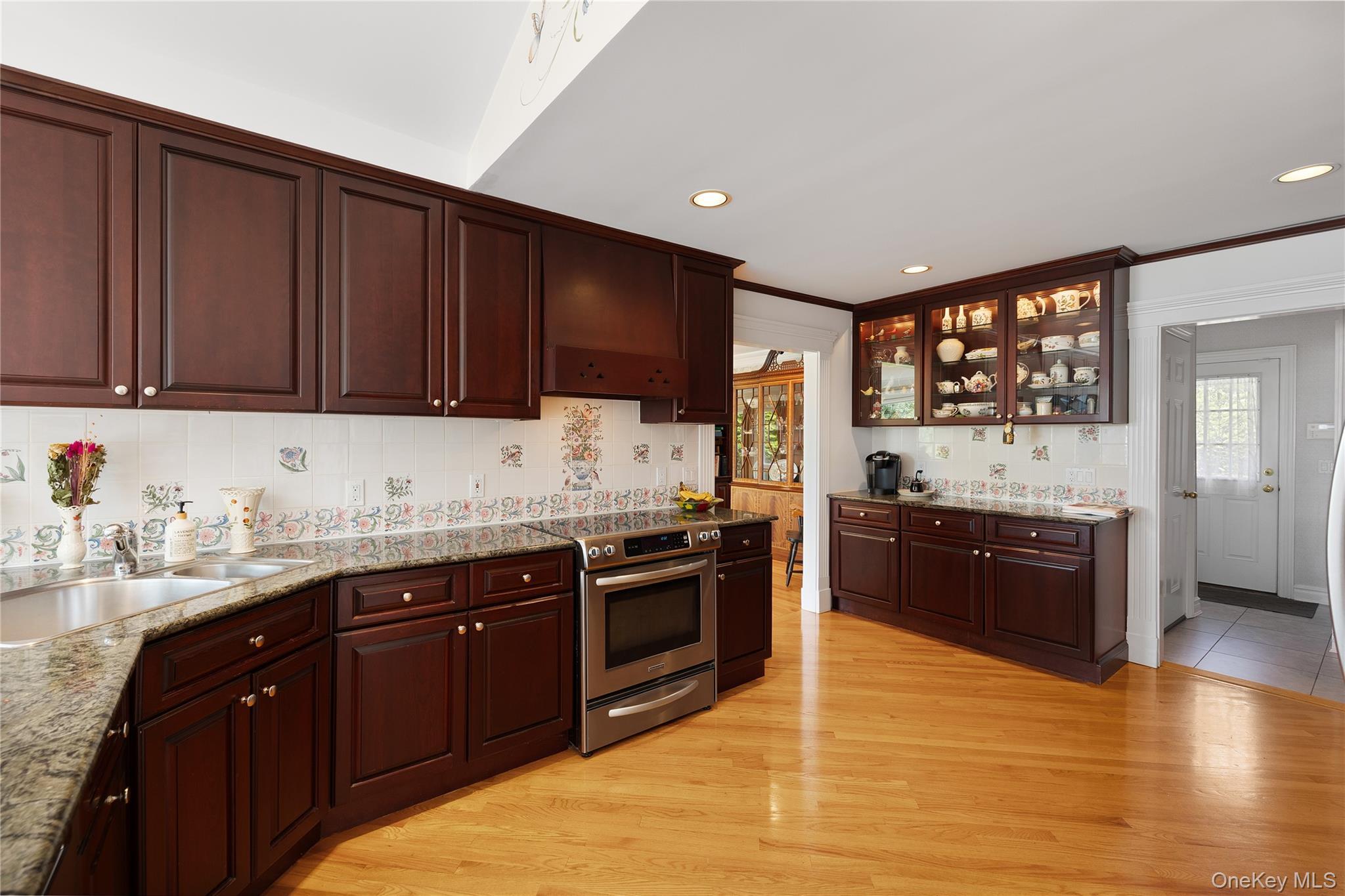 Single Family Elder Road  Suffolk County, NY 11751, MLS-1045909-13