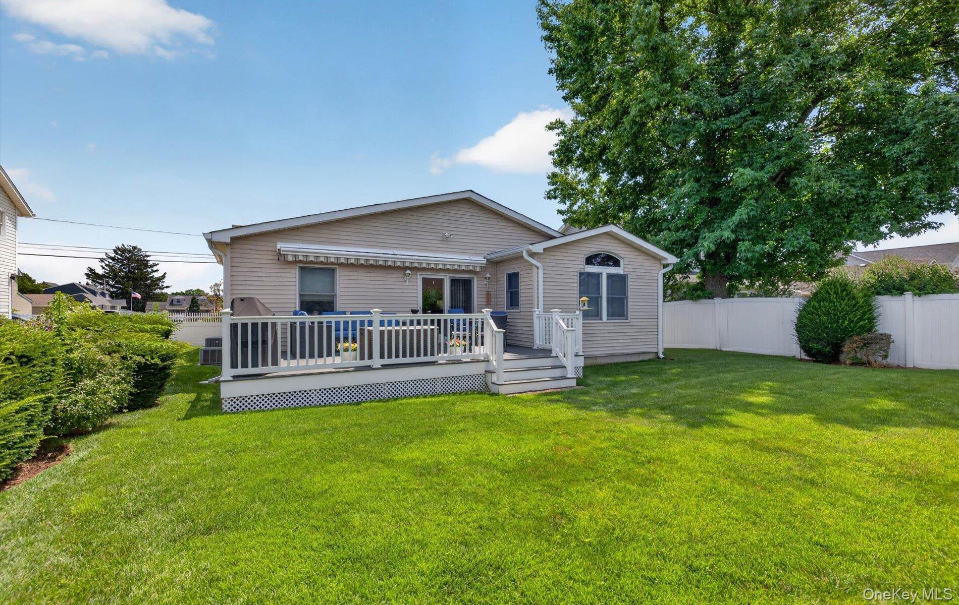 Single Family Park Lane  Nassau County, NY 11758, MLS-1045932-28