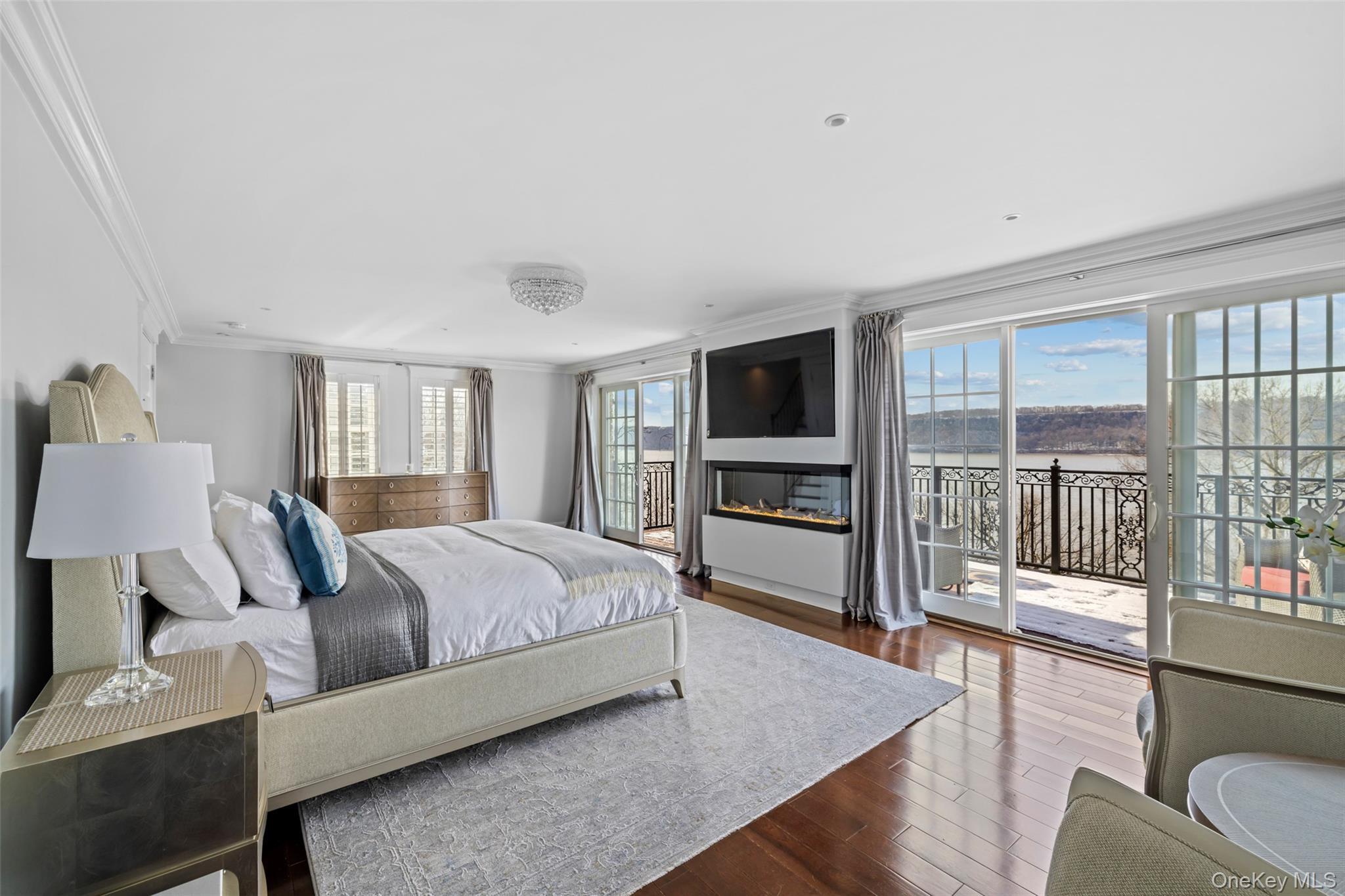 Single Family Scenic Place Bronx, NY 10463, MLS-1045933-11