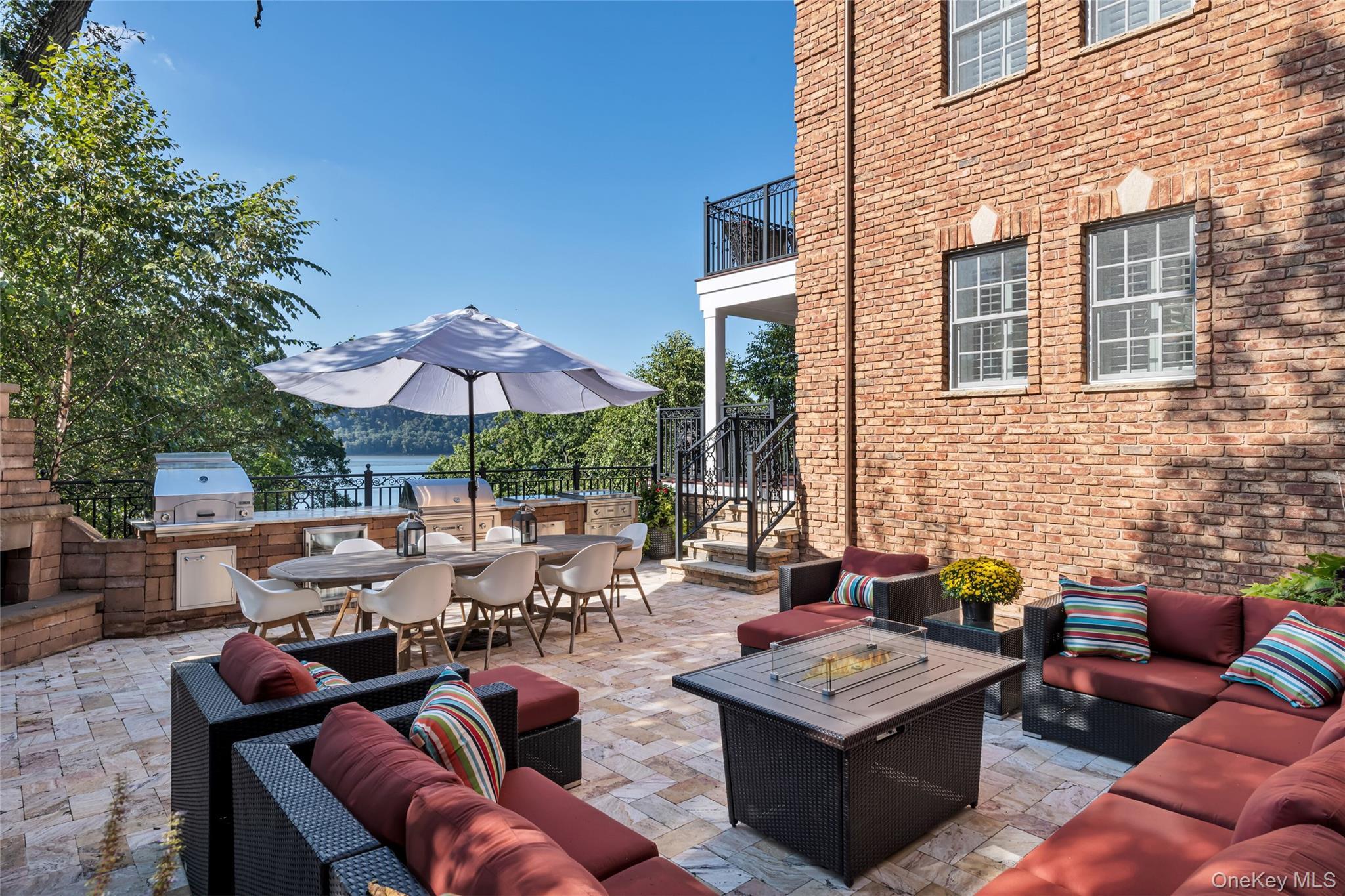 Single Family Scenic Place Bronx, NY 10463, MLS-1045933-25