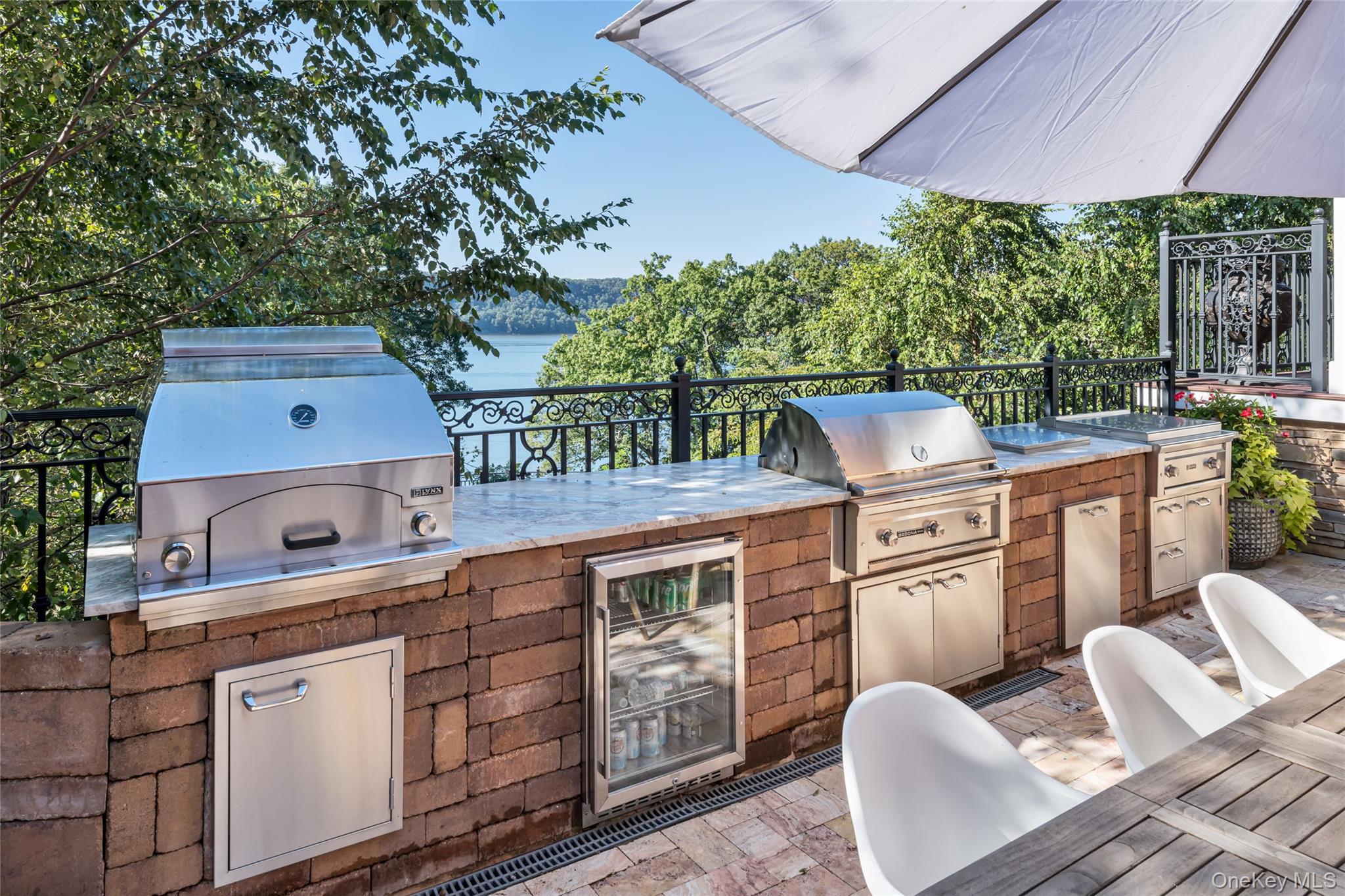 Single Family Scenic Place Bronx, NY 10463, MLS-1045933-26