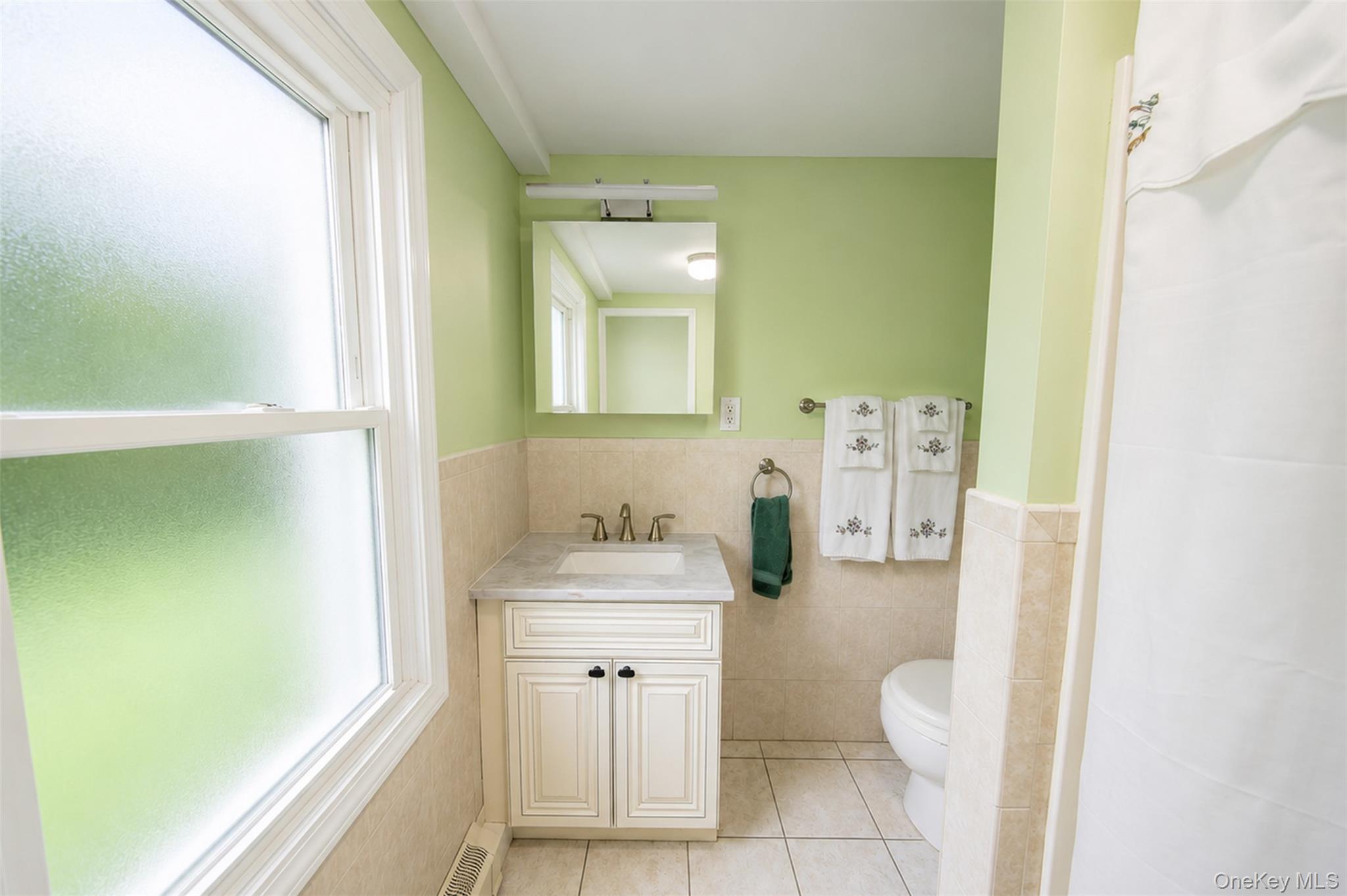 Single Family Aspen Road  Suffolk County, NY 11754, MLS-1045941-13