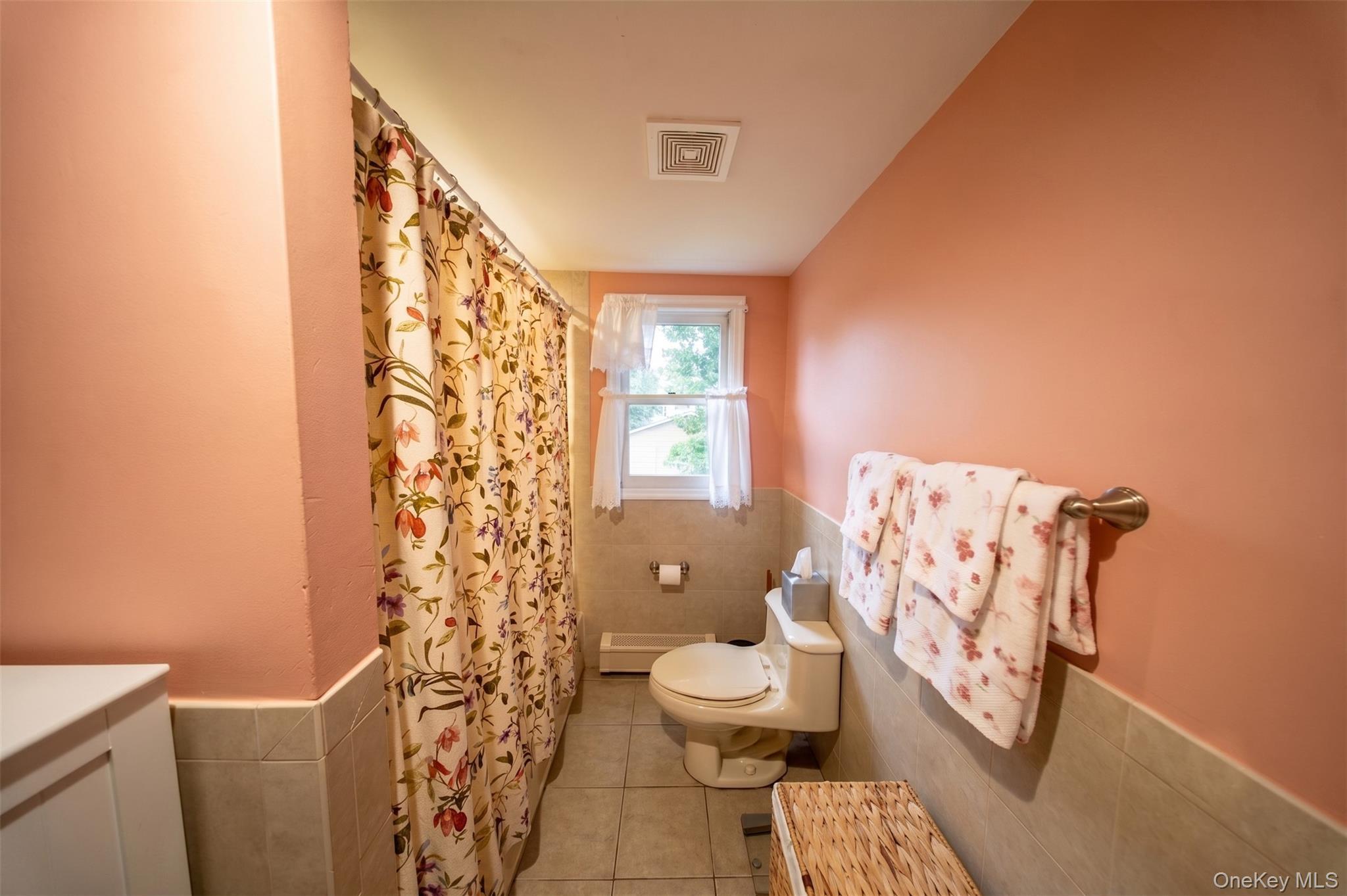 Single Family Aspen Road  Suffolk County, NY 11754, MLS-1045941-18