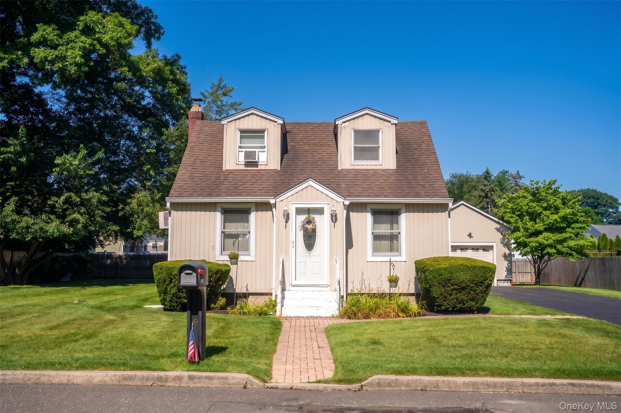 Single Family Aspen Road  Suffolk County, NY 11754, MLS-1045941-2