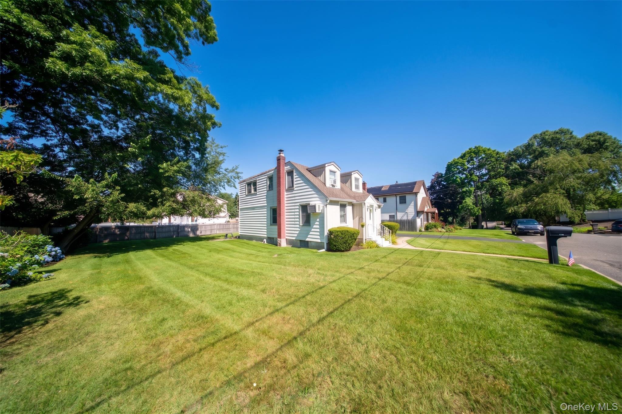 Single Family Aspen Road  Suffolk County, NY 11754, MLS-1045941-3