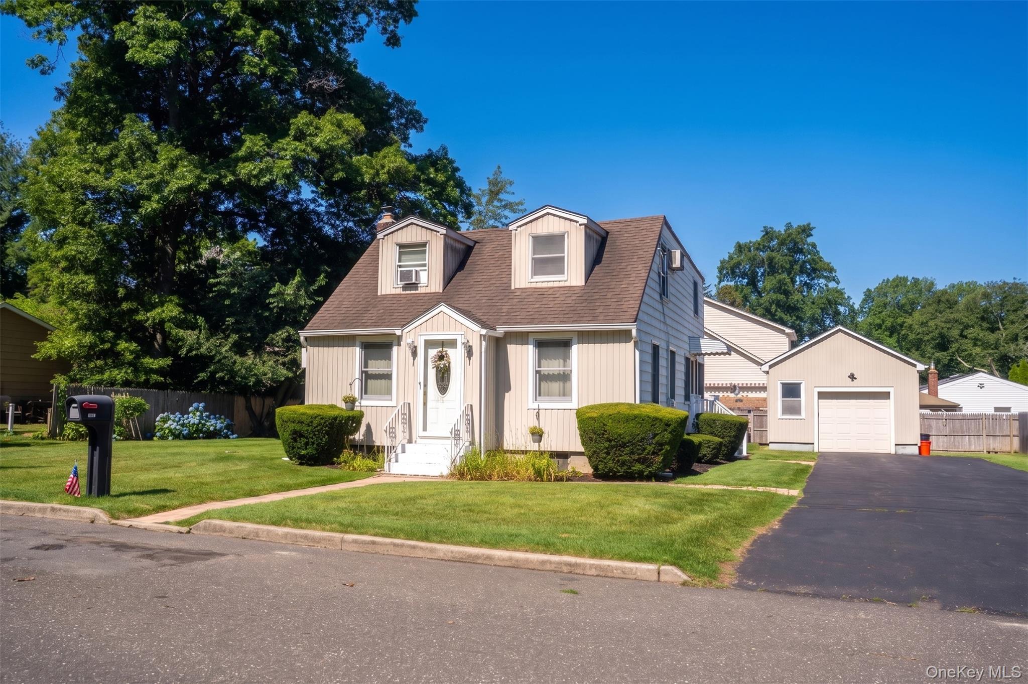 Single Family Aspen Road  Suffolk County, NY 11754, MLS-1045941-4