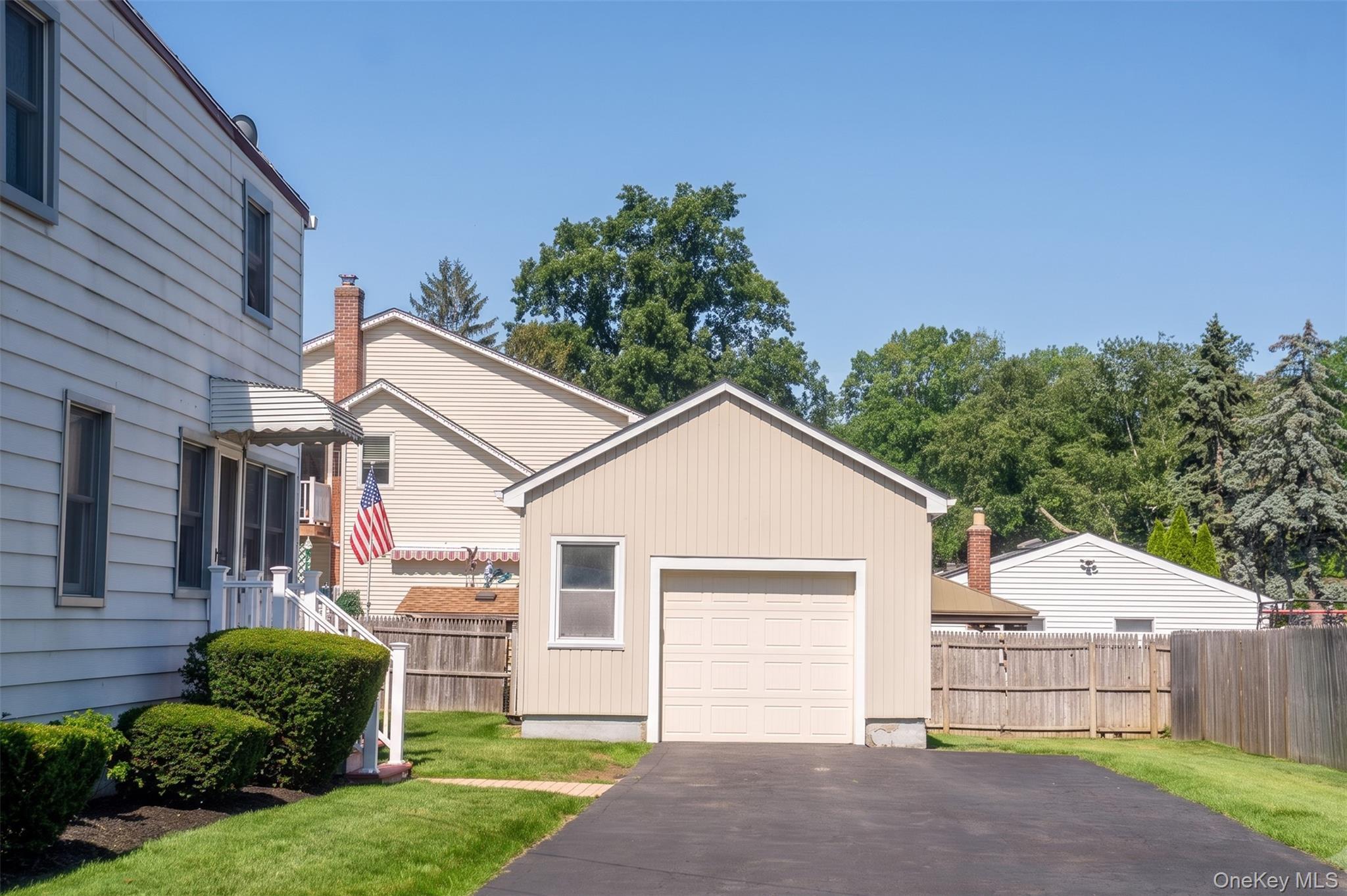 Single Family Aspen Road  Suffolk County, NY 11754, MLS-1045941-5