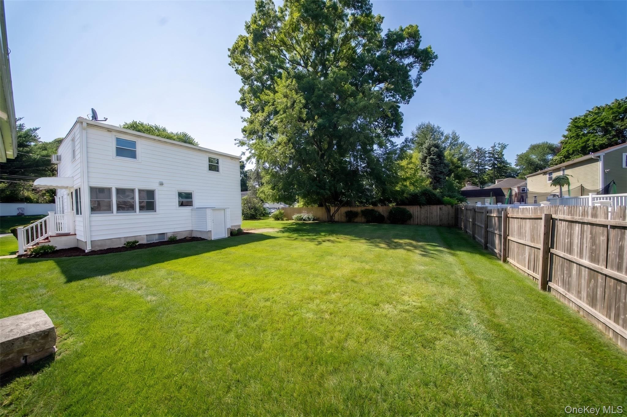 Single Family Aspen Road  Suffolk County, NY 11754, MLS-1045941-9