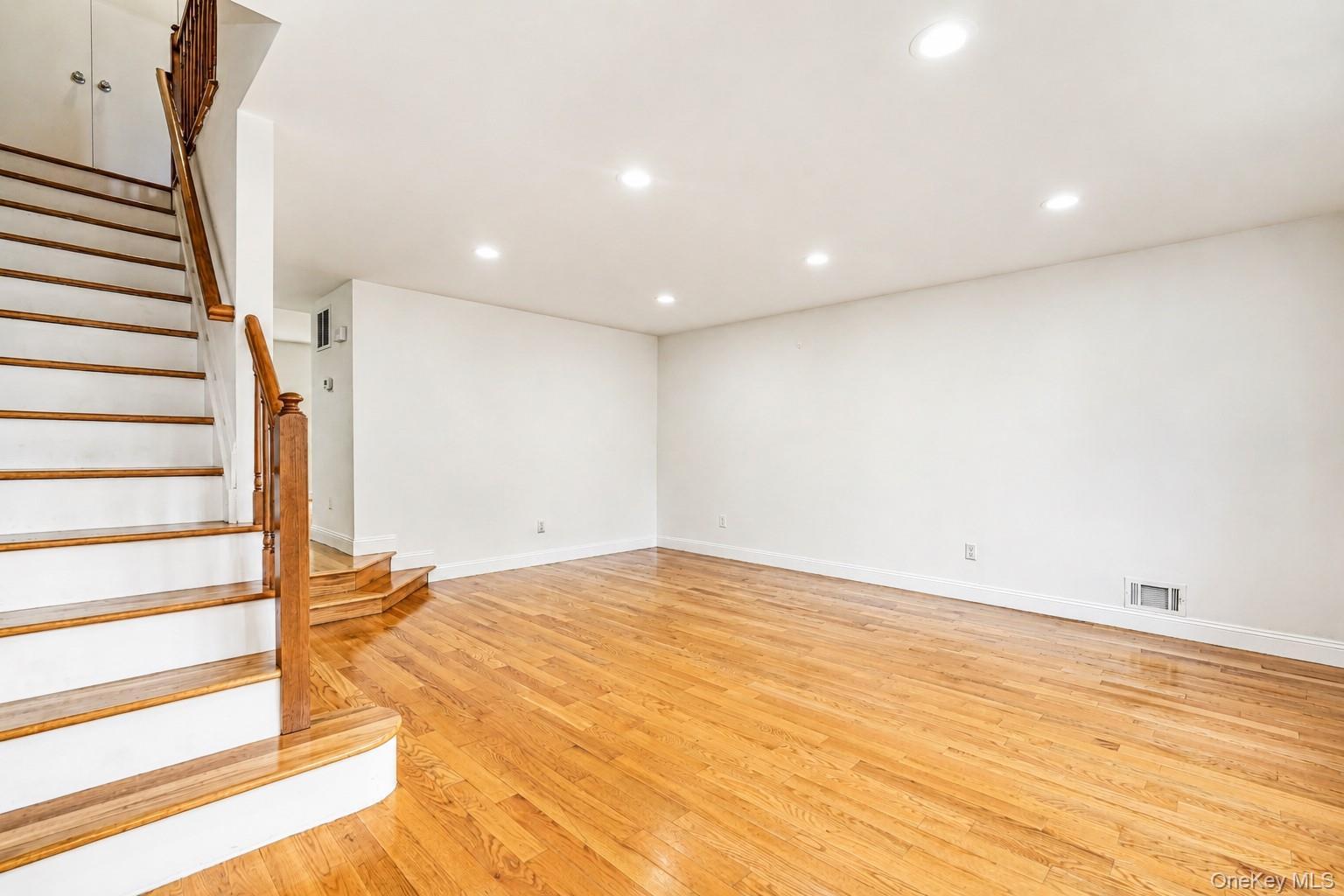 Single Family Fox Hunt Court Staten Island, NY 10301, MLS-1045966-10