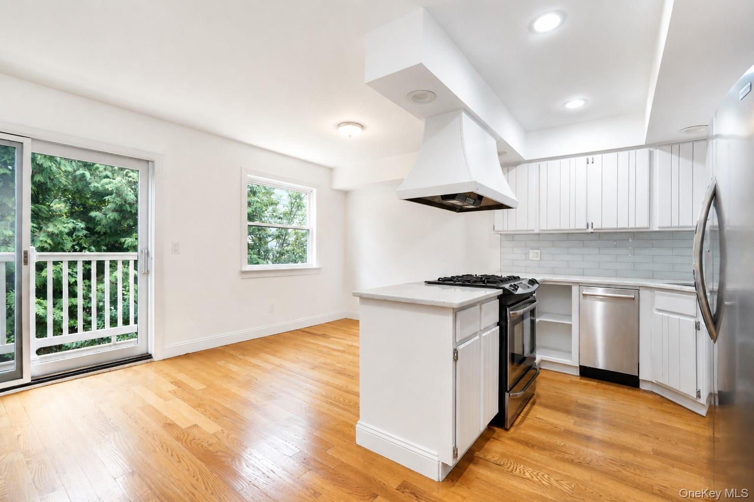 Single Family Fox Hunt Court Staten Island, NY 10301, MLS-1045966-13