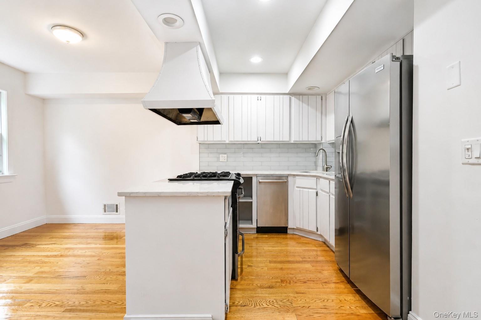 Single Family Fox Hunt Court Staten Island, NY 10301, MLS-1045966-14