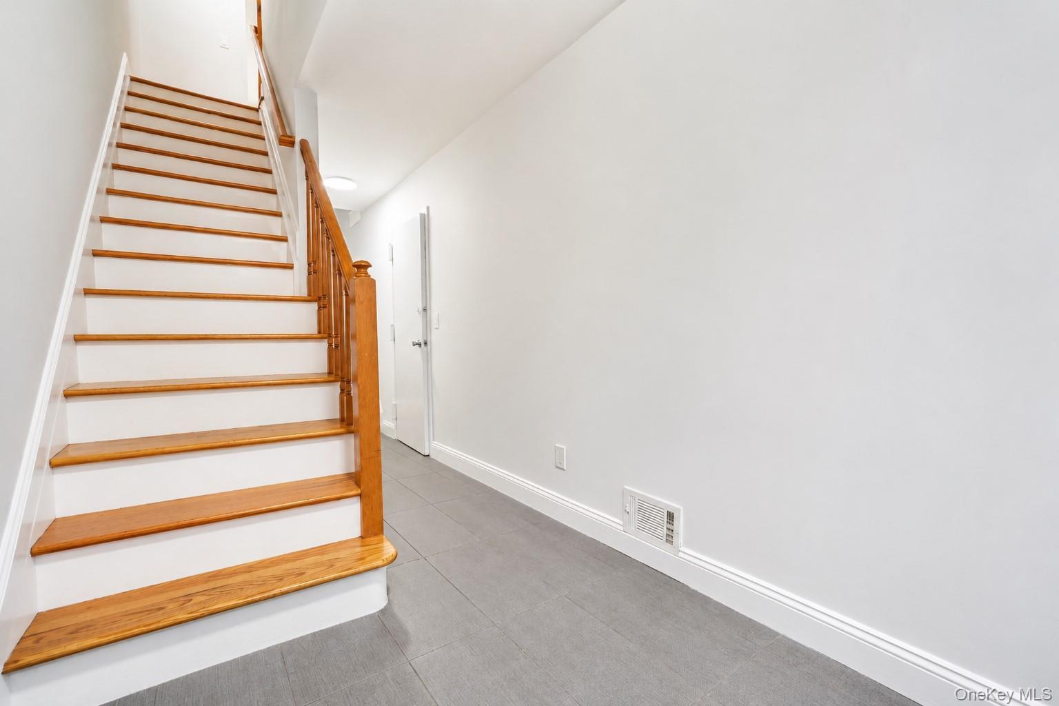 Single Family Fox Hunt Court Staten Island, NY 10301, MLS-1045966-6