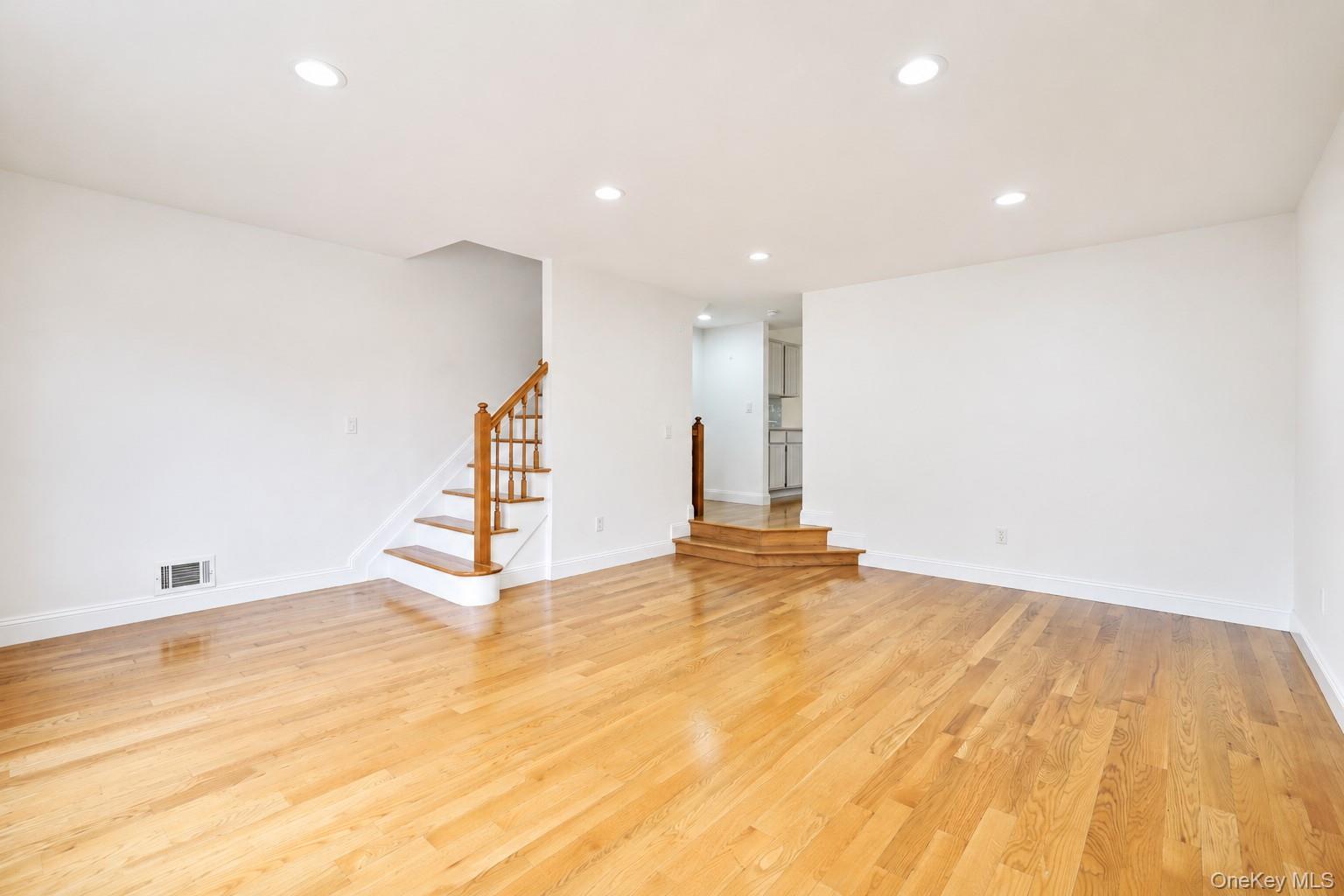 Single Family Fox Hunt Court Staten Island, NY 10301, MLS-1045966-9