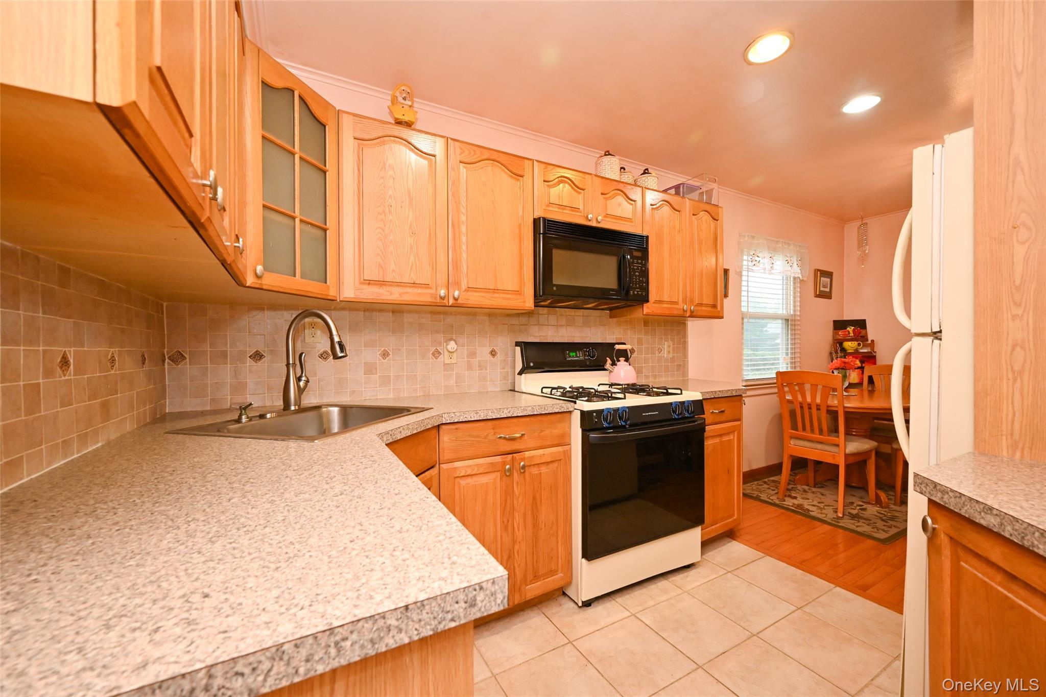 Single Family 205th Street  Queens, NY 11361, MLS-1045976-4