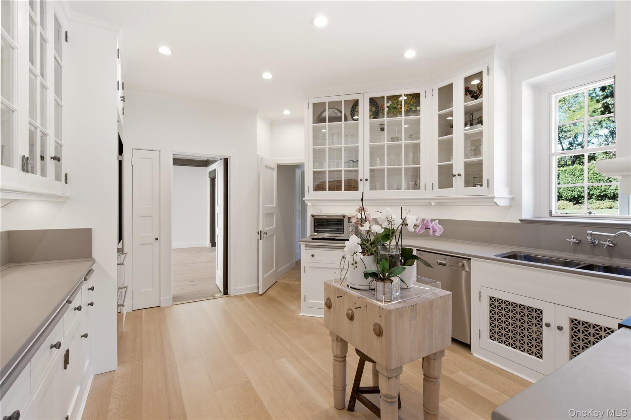 Single Family White Hill Road Suffolk County, NY 11724, MLS-1045994-10