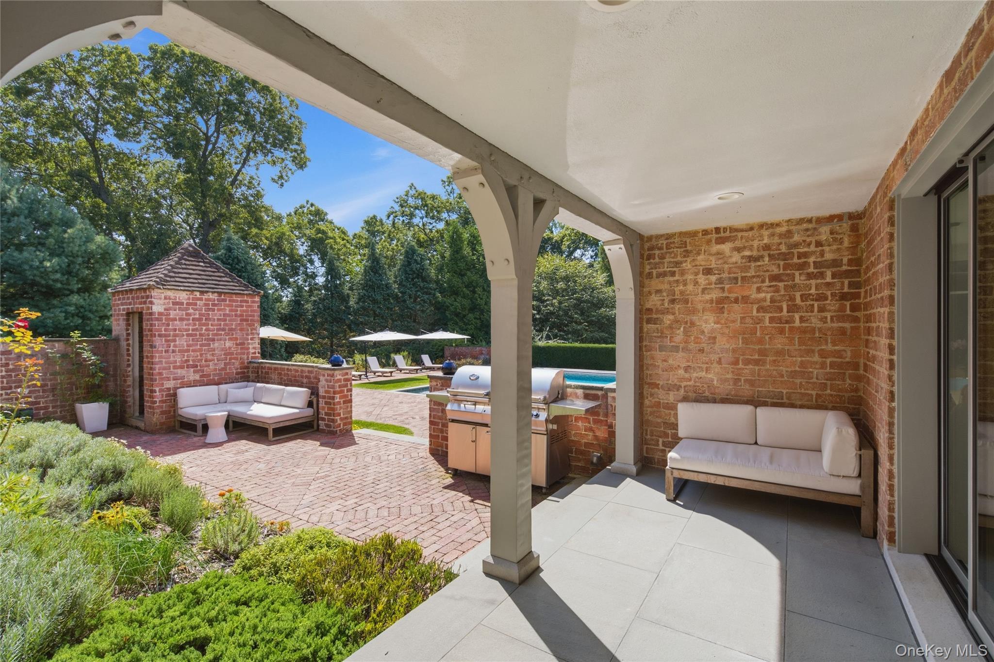 Single Family White Hill Road Suffolk County, NY 11724, MLS-1045994-37