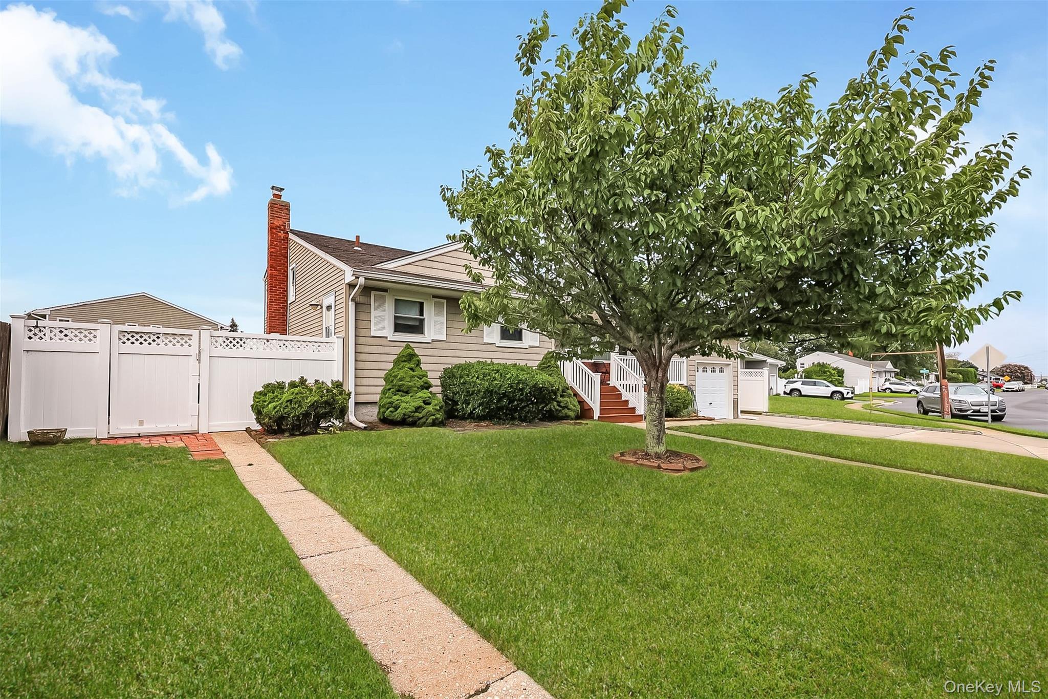 Single Family Prairie Lane  Suffolk County, NY 11757, MLS-1046025-2