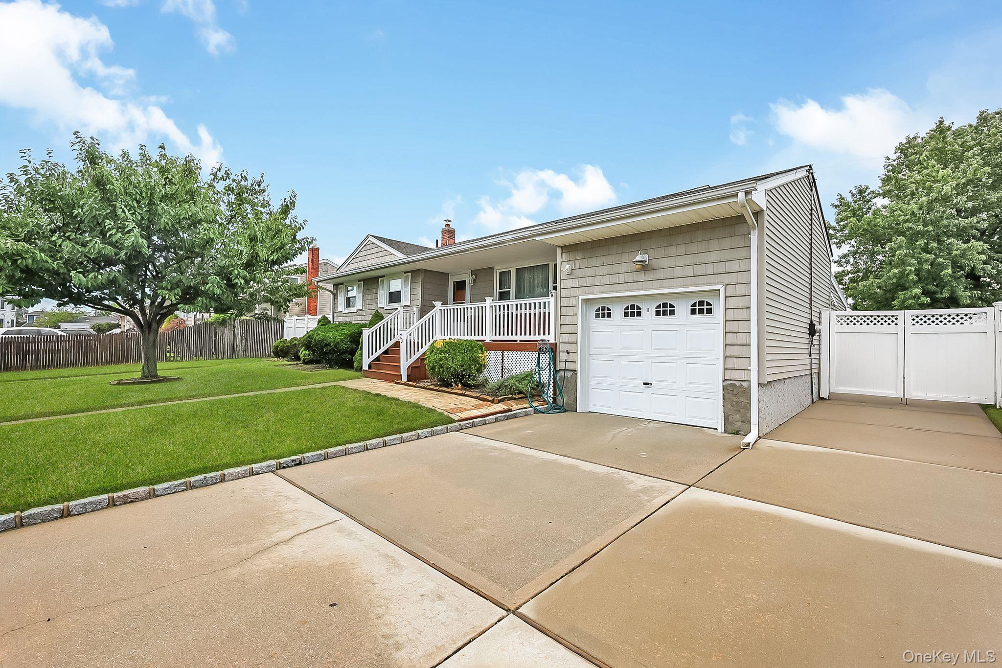 Single Family Prairie Lane  Suffolk County, NY 11757, MLS-1046025-3