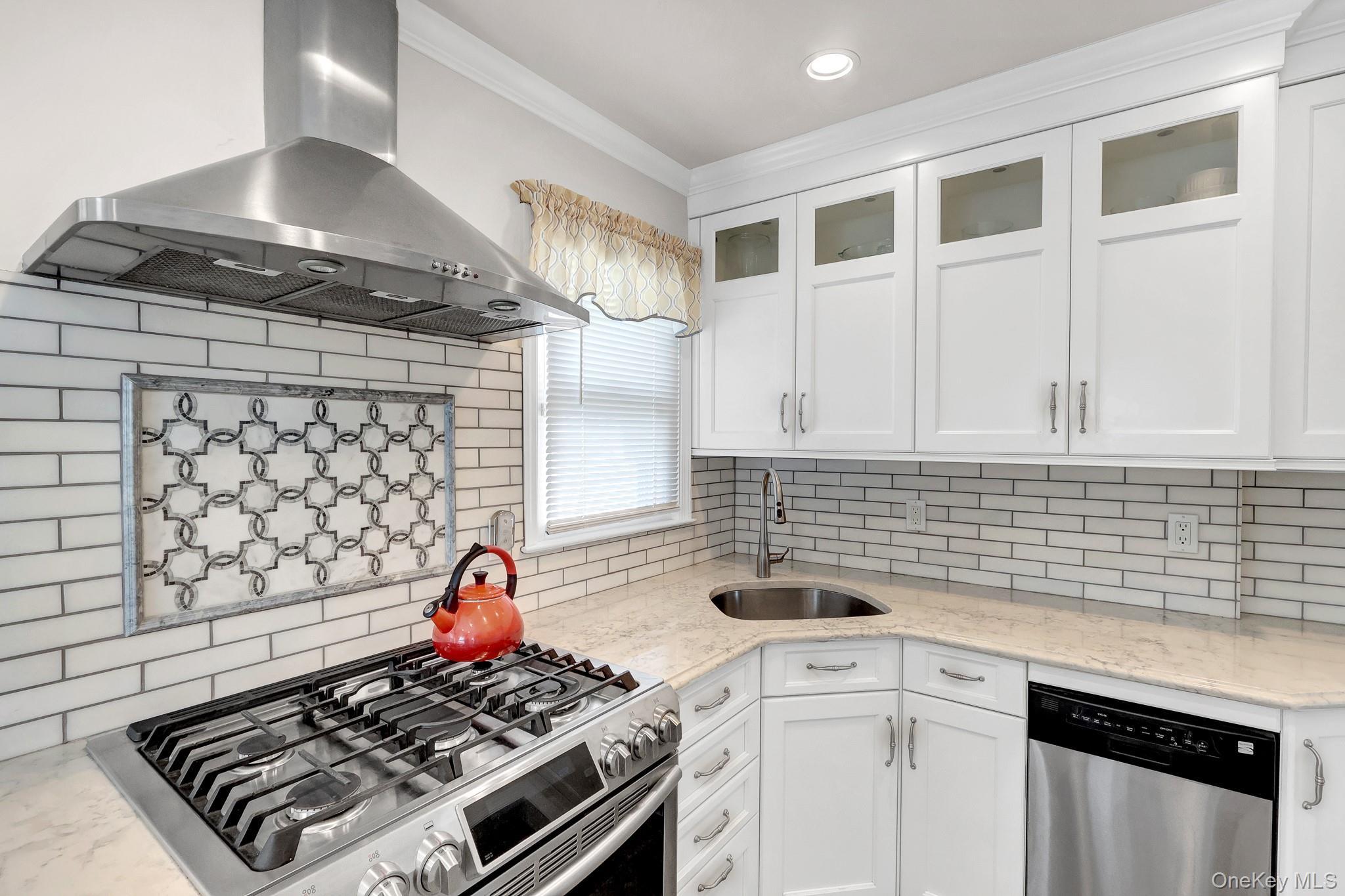 Single Family 81st Avenue  Queens, NY 11040, MLS-1046091-11