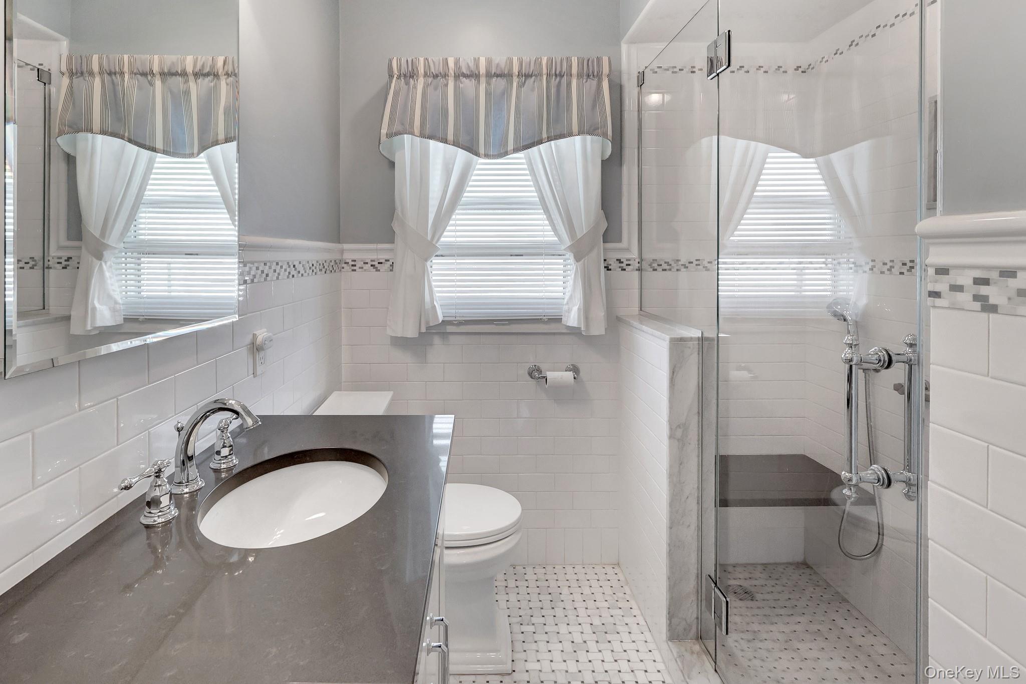 Single Family 81st Avenue  Queens, NY 11040, MLS-1046091-17