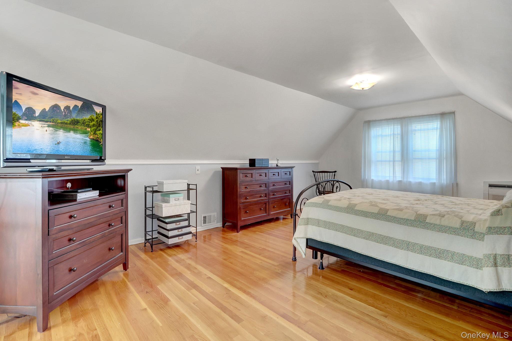 Single Family 81st Avenue  Queens, NY 11040, MLS-1046091-21