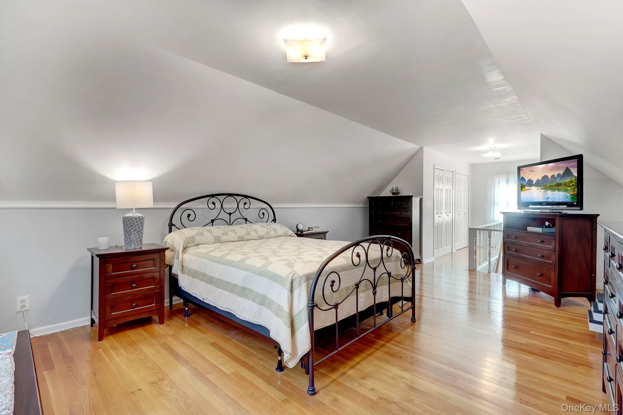 Single Family 81st Avenue  Queens, NY 11040, MLS-1046091-23
