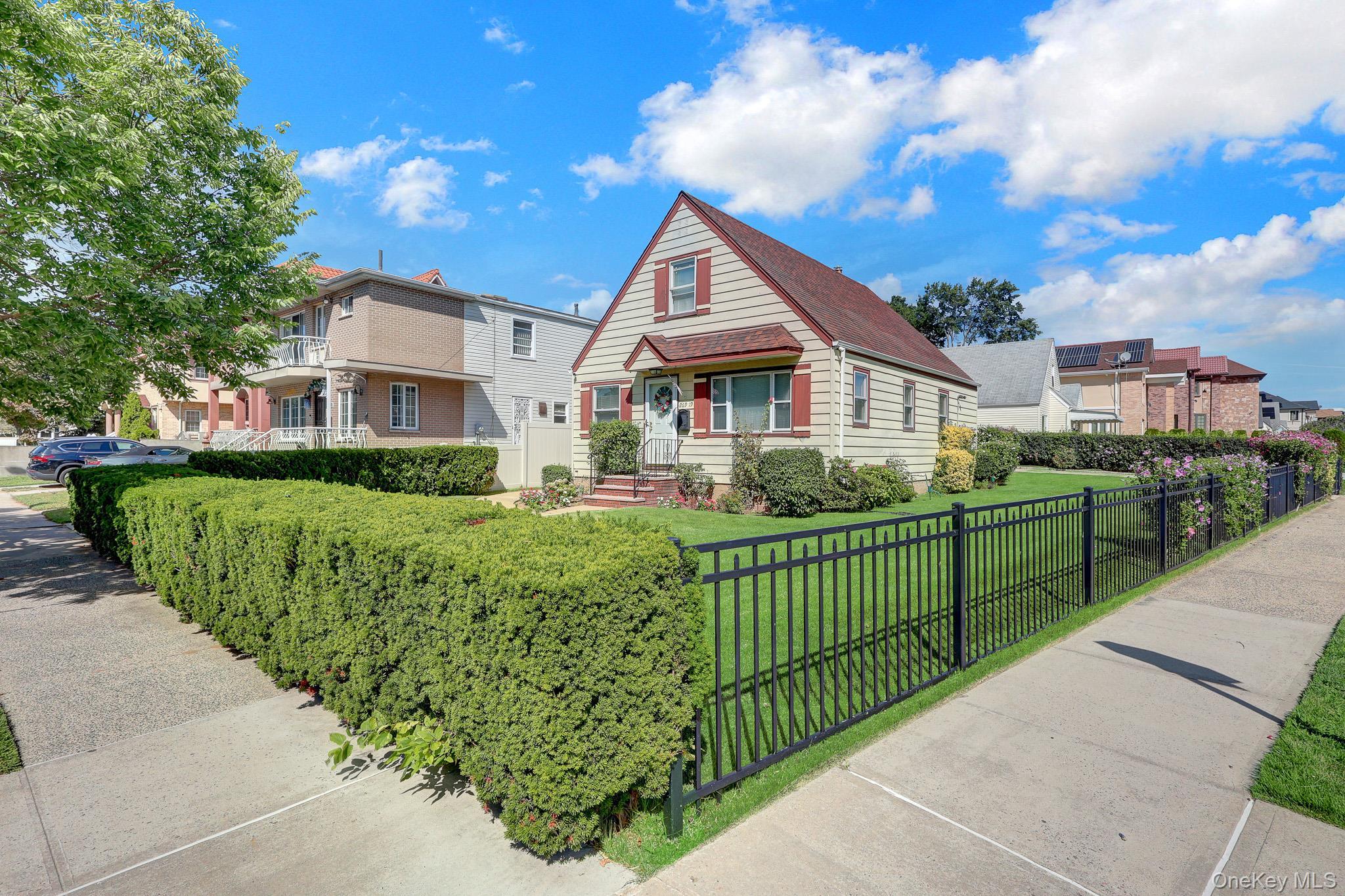 Single Family 81st Avenue  Queens, NY 11040, MLS-1046091-3